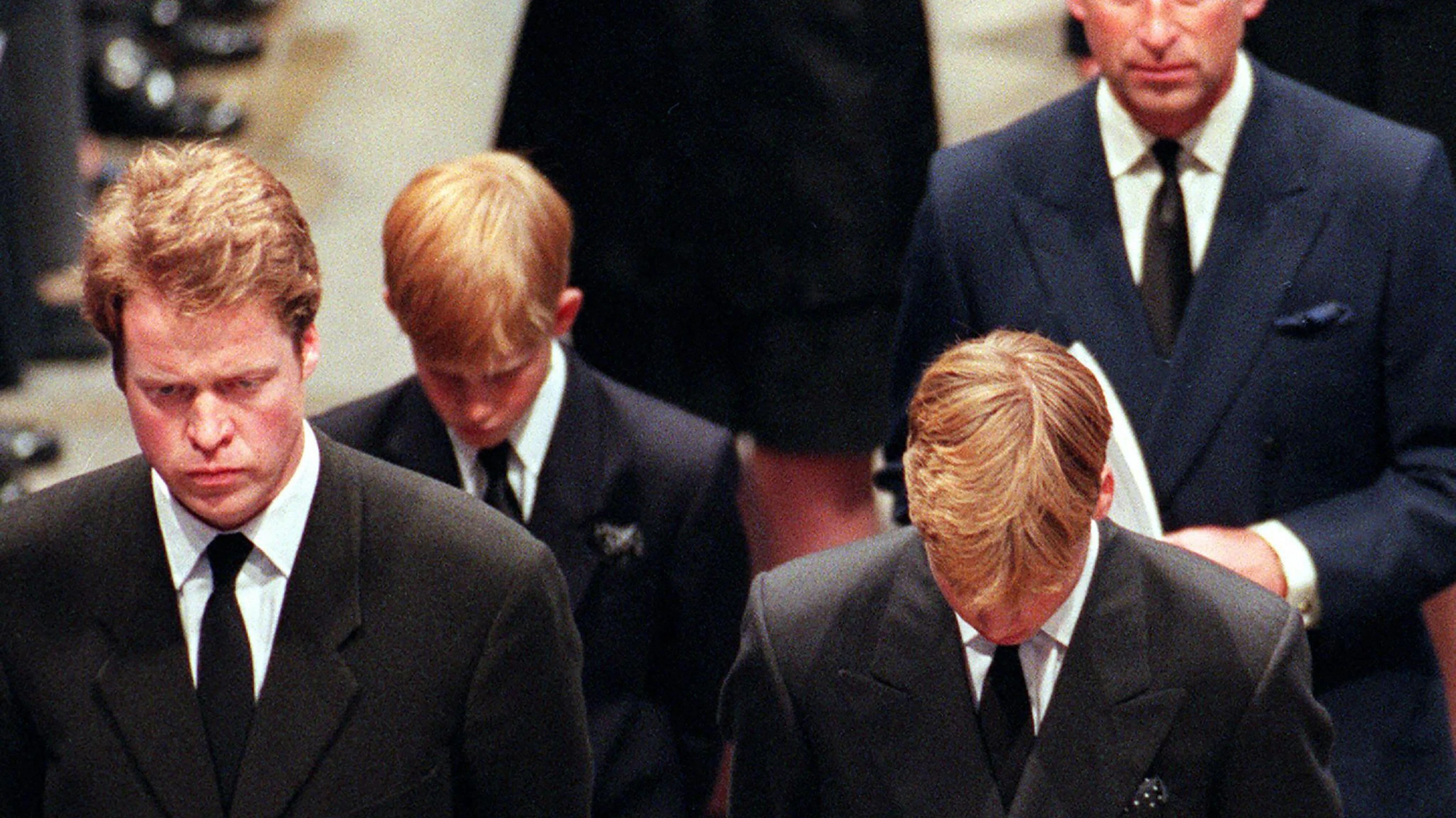 Bei Hofe: Seine Neffen William und Harry wollte Graf Spencer schützen