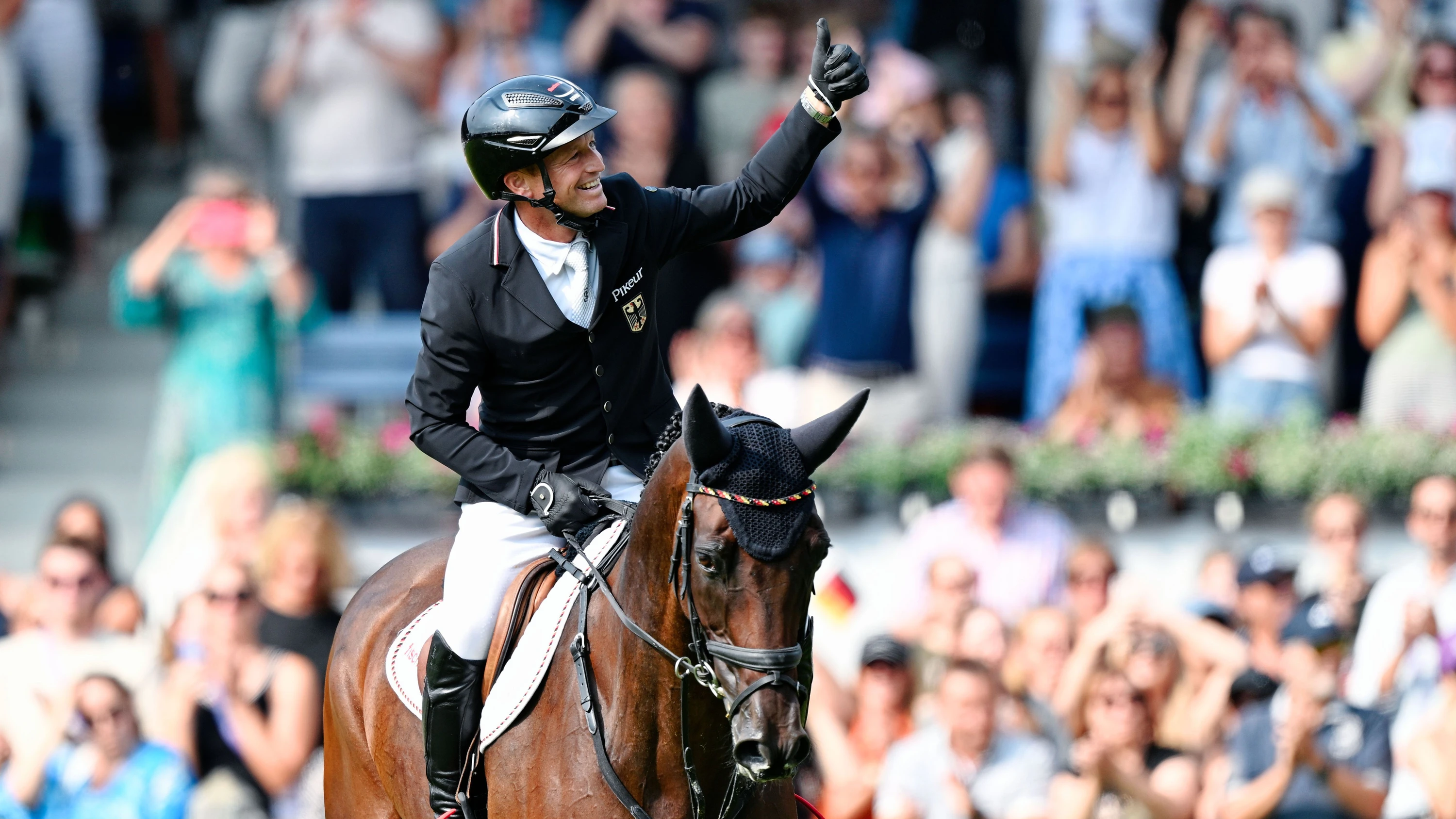 Vielseitigkeitsreiten: Michael Jung gewinnt Gold bei der Heim-WM