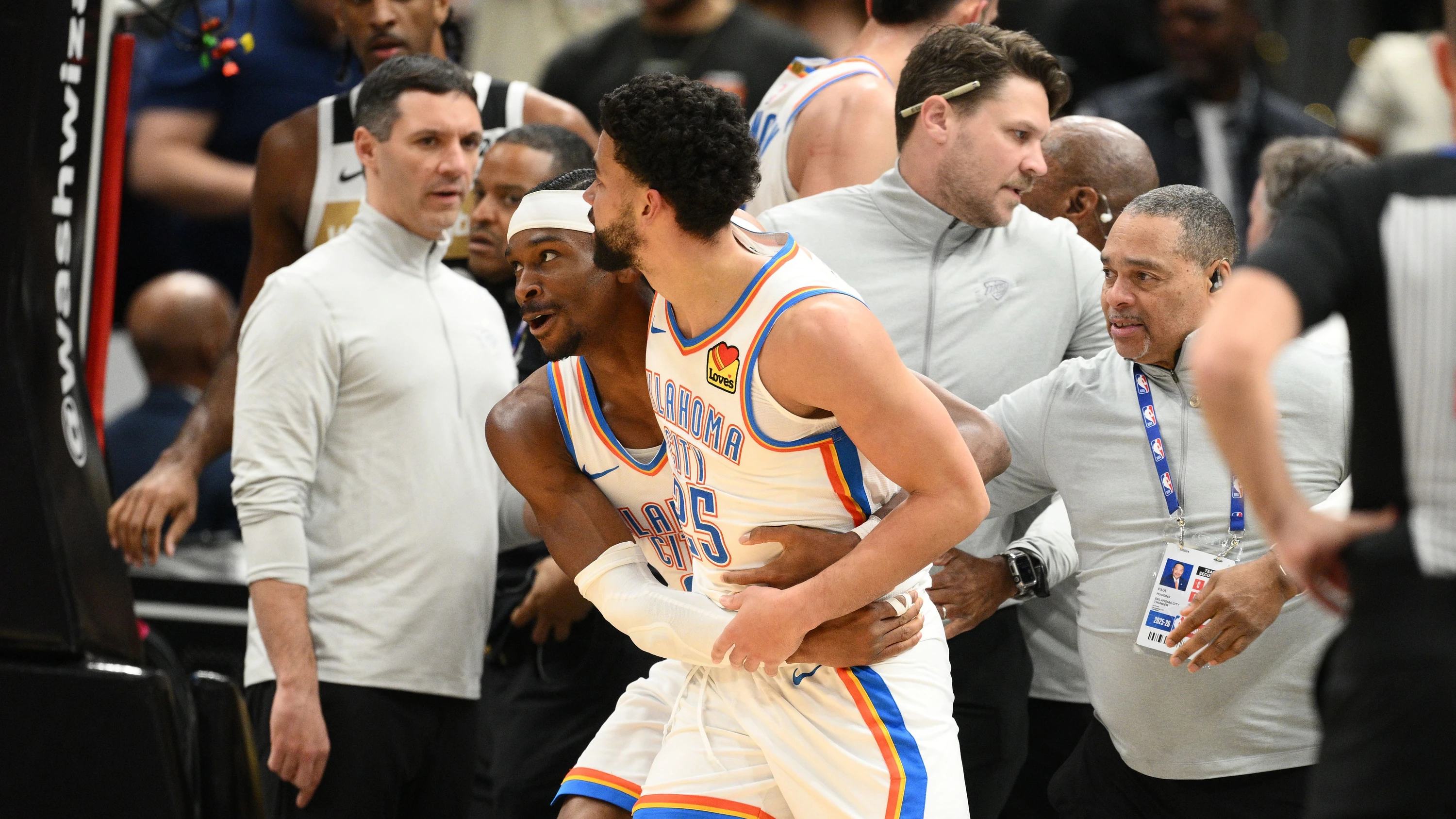 Vier Spieler fliegen vom Feld: Tumulte und Rudelbildung bei NBA-Spiel von Hartenstein-Team