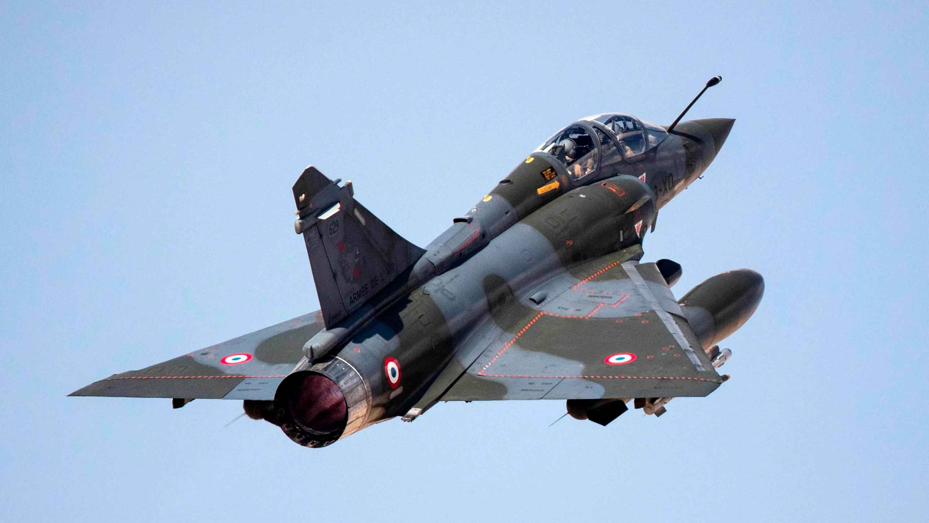 Nahe Nancy: Militärflugzeug in Frankreich abgestürzt Nahe Nancy: Militärflugzeug in Frankreich abgestürzt
