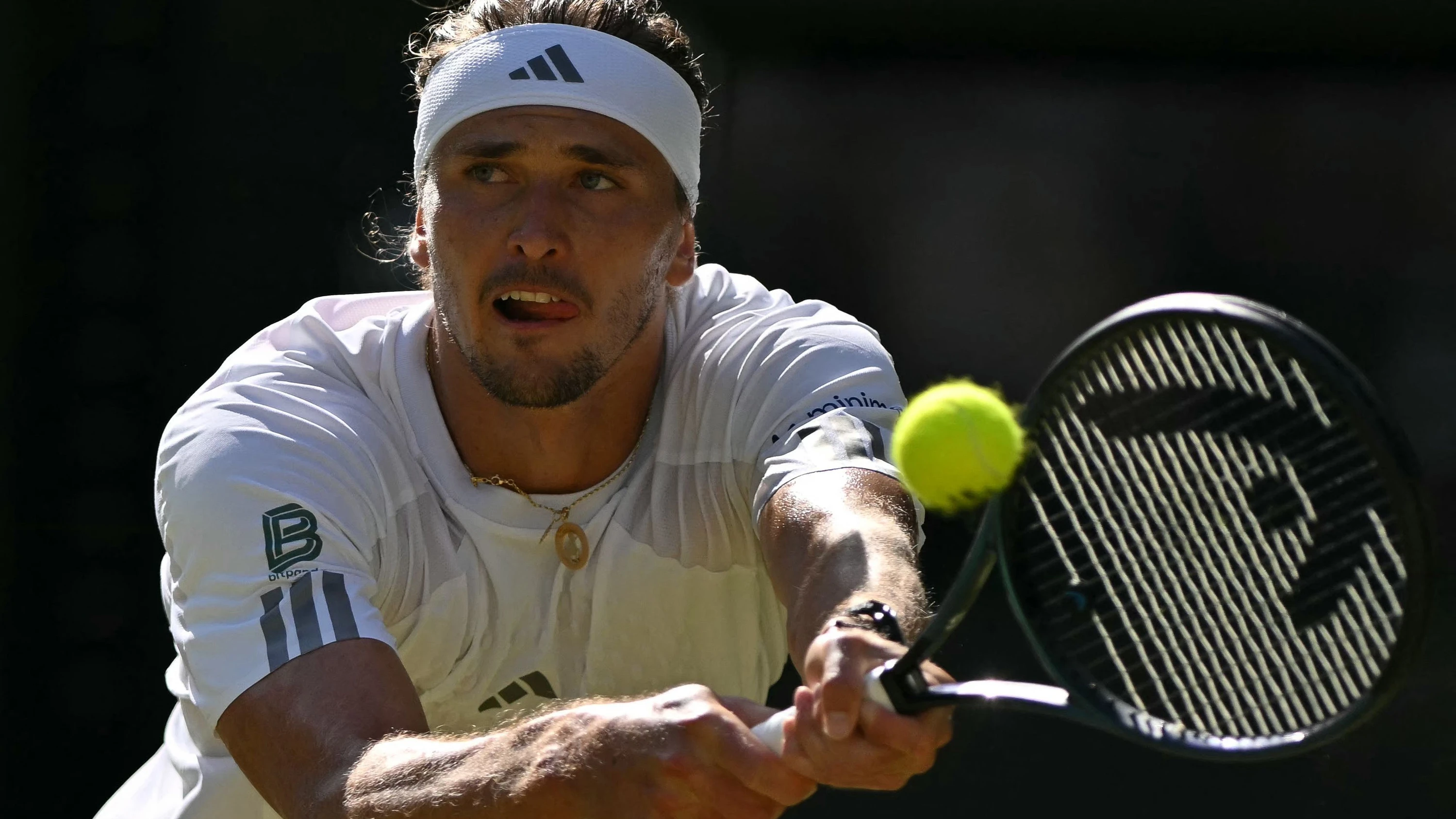 Alexander Zverev spielt sich unter der Londoner Sonne ins Achtelfinale und steht doch im Schatten. - AFP