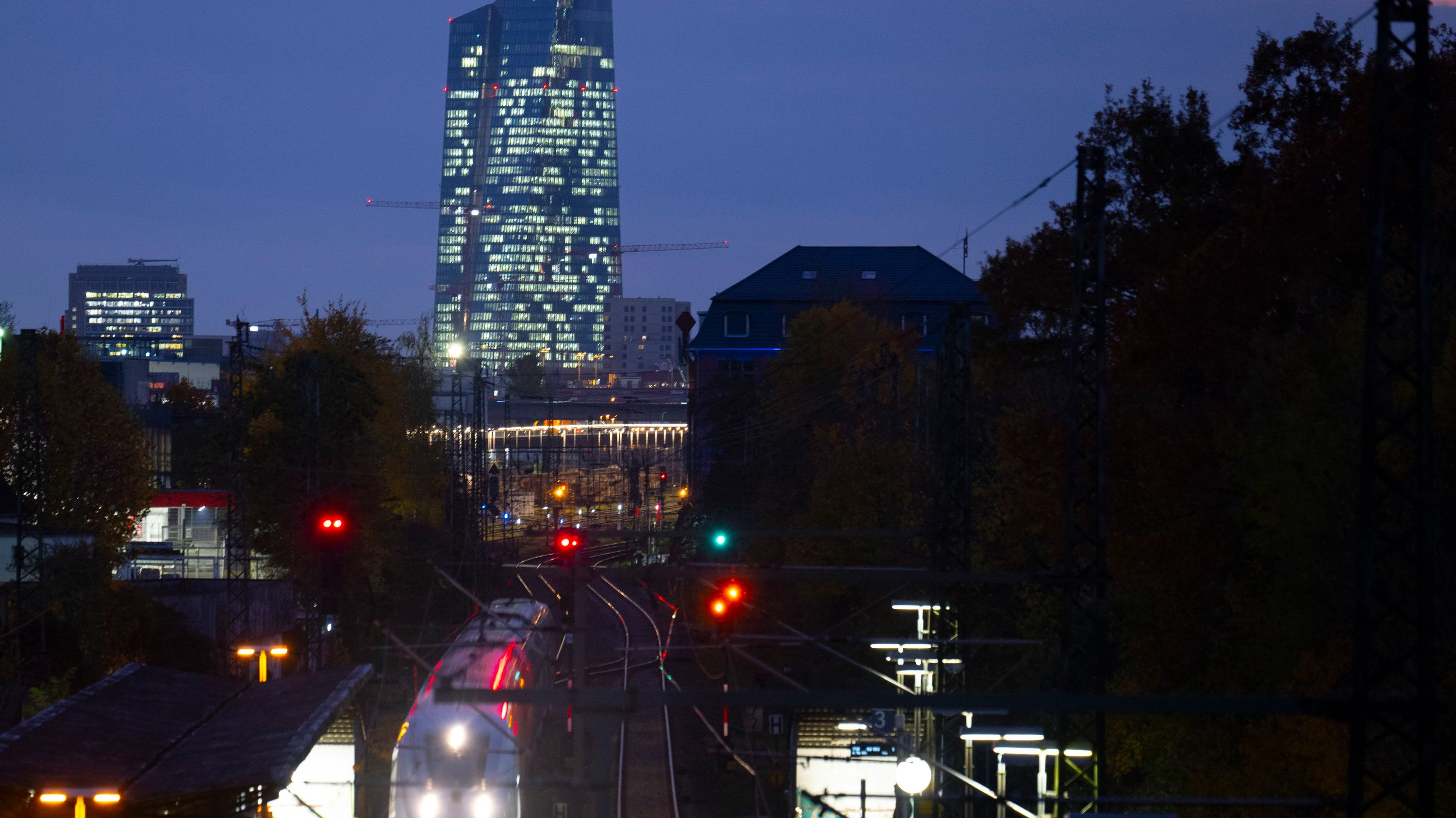 Erwartungen der Finanzmärkte: Die Fed senkt die Zinsen, die EZB nicht