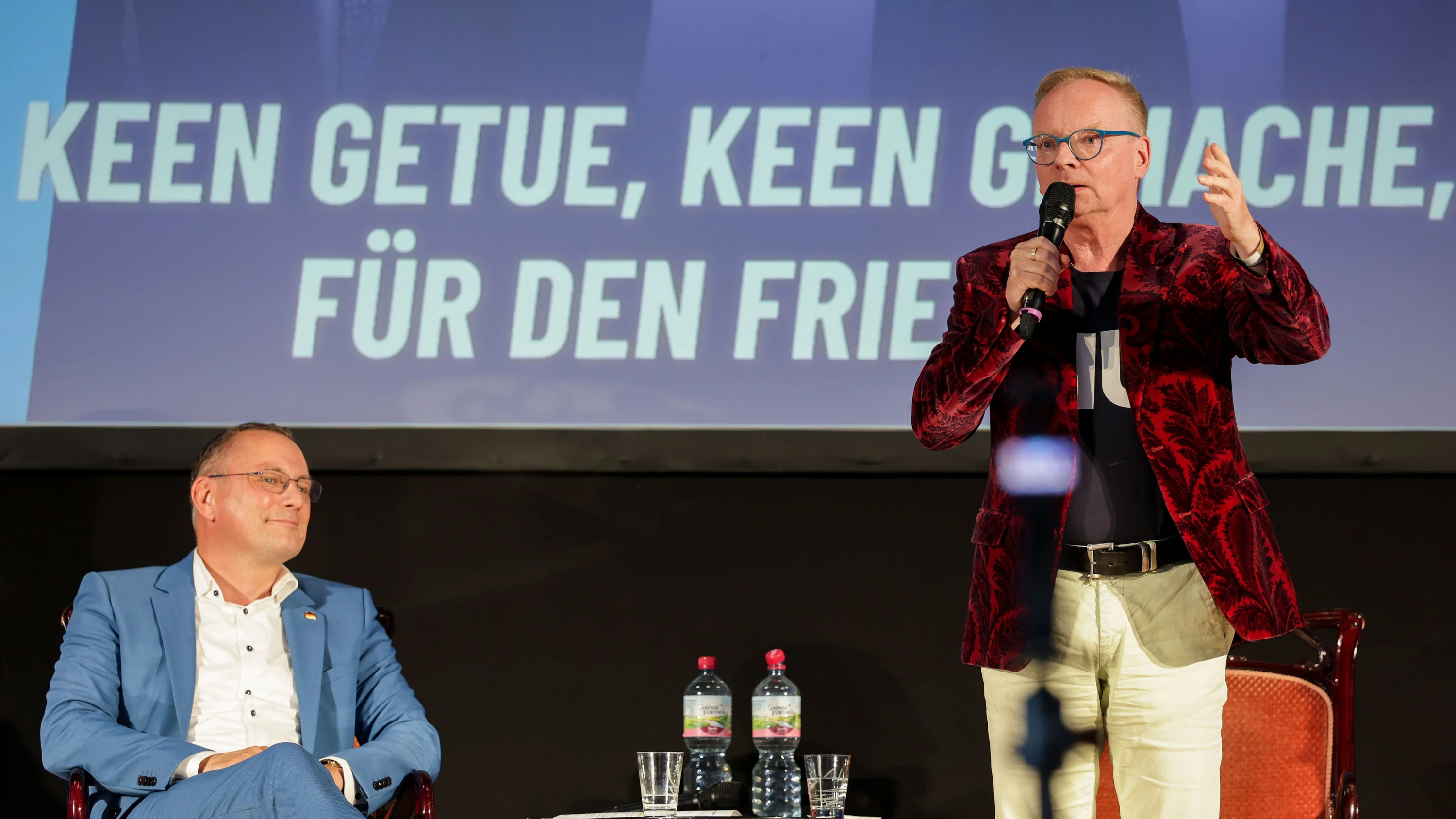 „Auferstanden aus Ruinen“: Wenn der AfD-Vorsitzende die DDR-Hymne singt