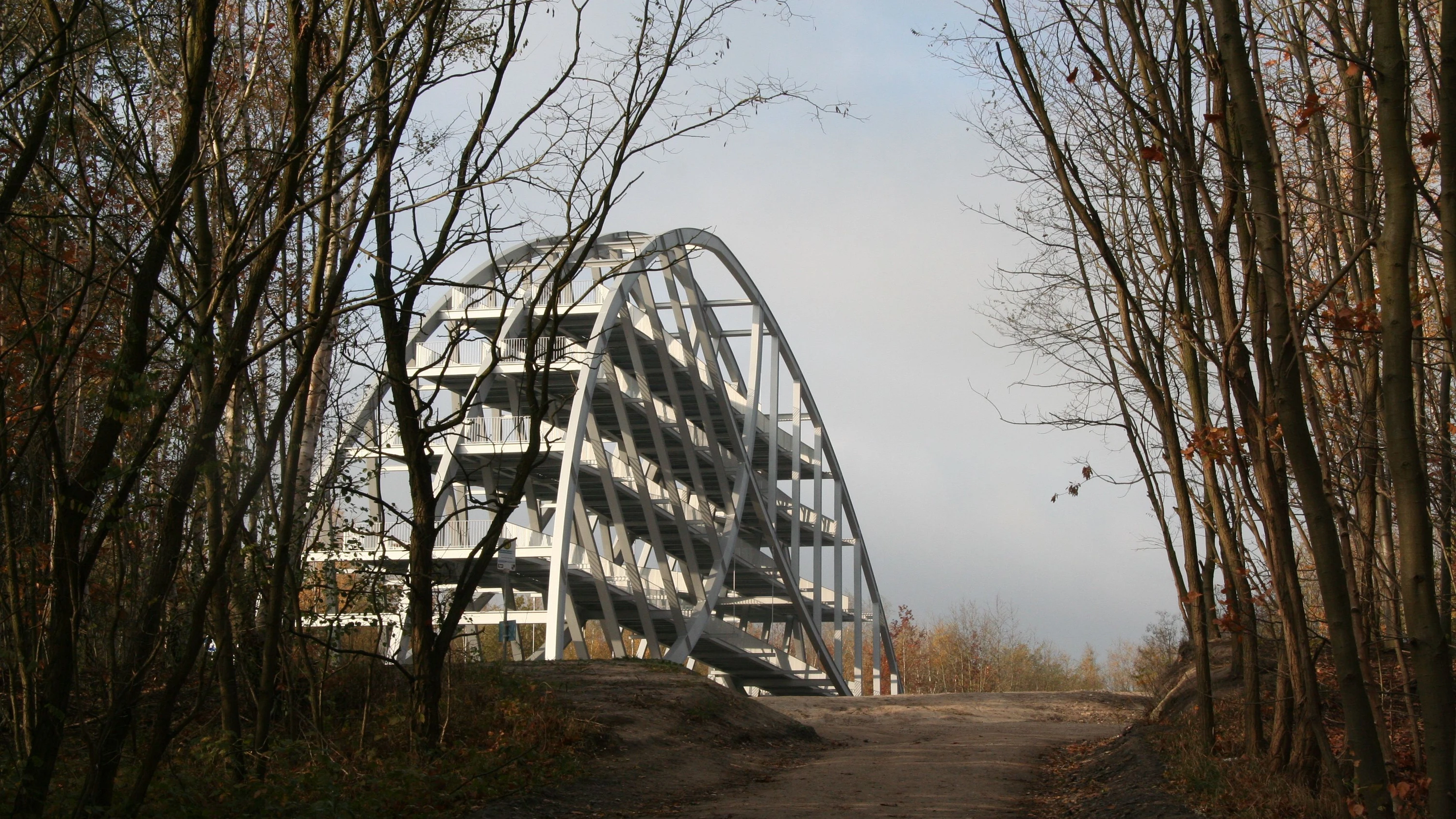 Claus Bury wird 80: Heiter Raum um Raum beschreiten Claus Bury wird 80: Heiter Raum um Raum beschreiten