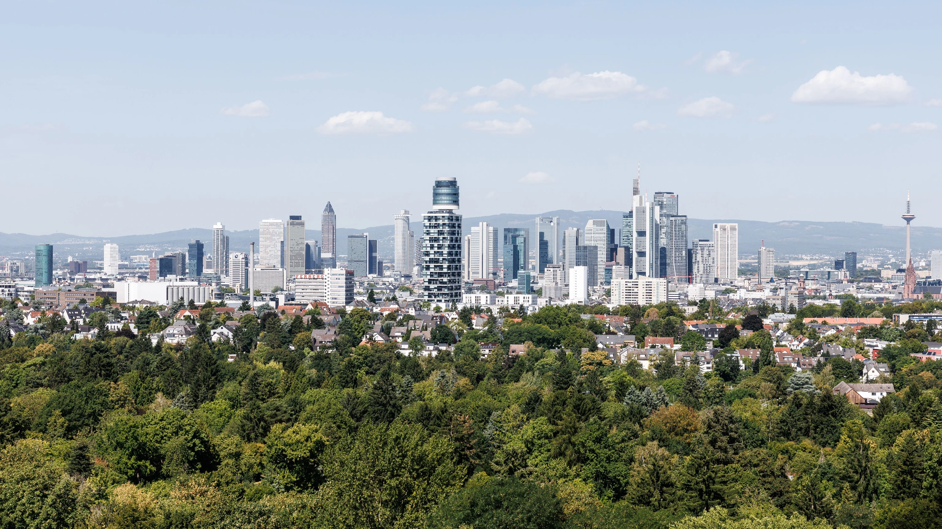 Goetheturm in Frankfurt: Skylineblick per Mausklick