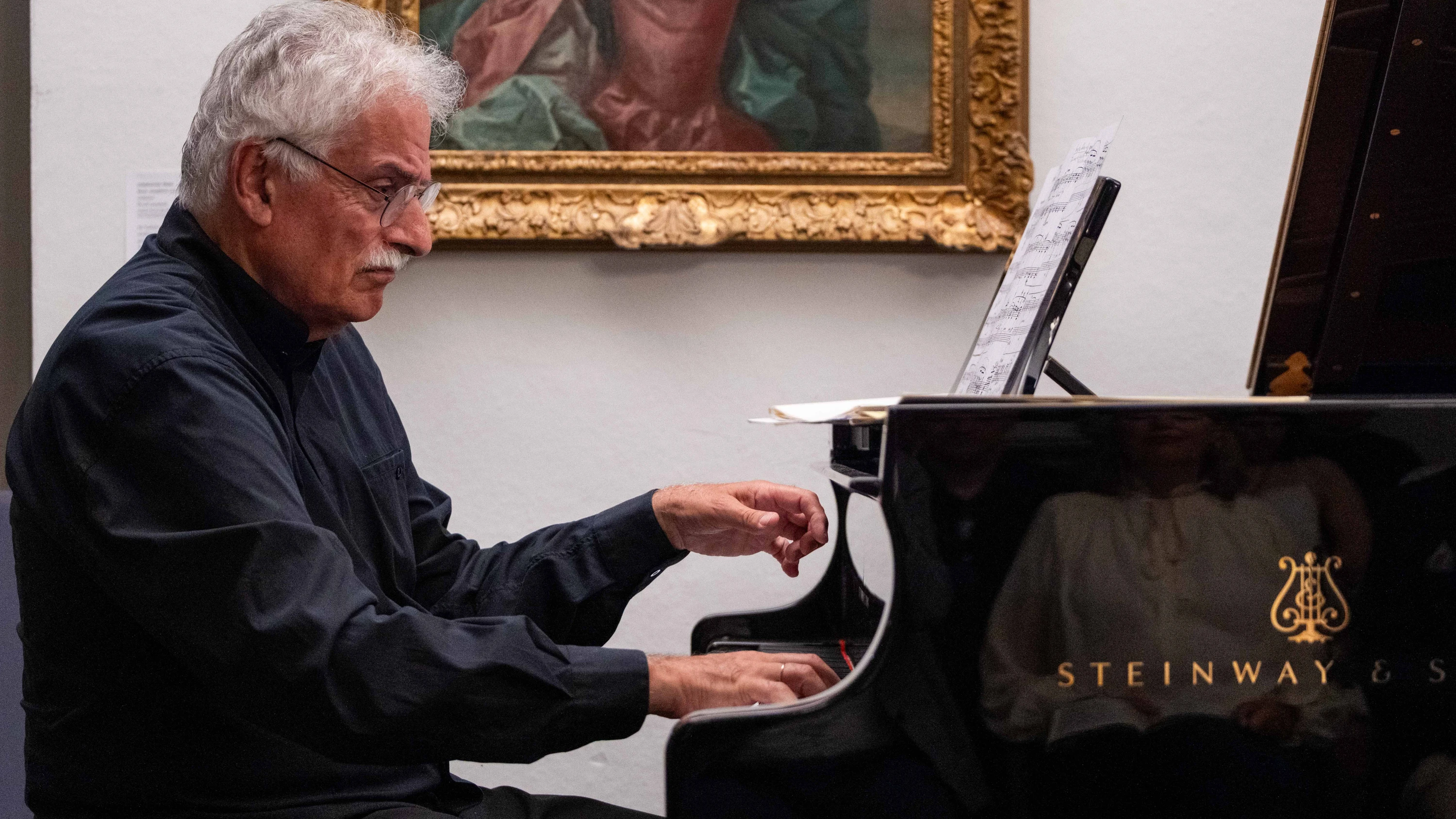 Peter Froundjian spielt im Schloss vor Husum. - Nicolai Froundjian