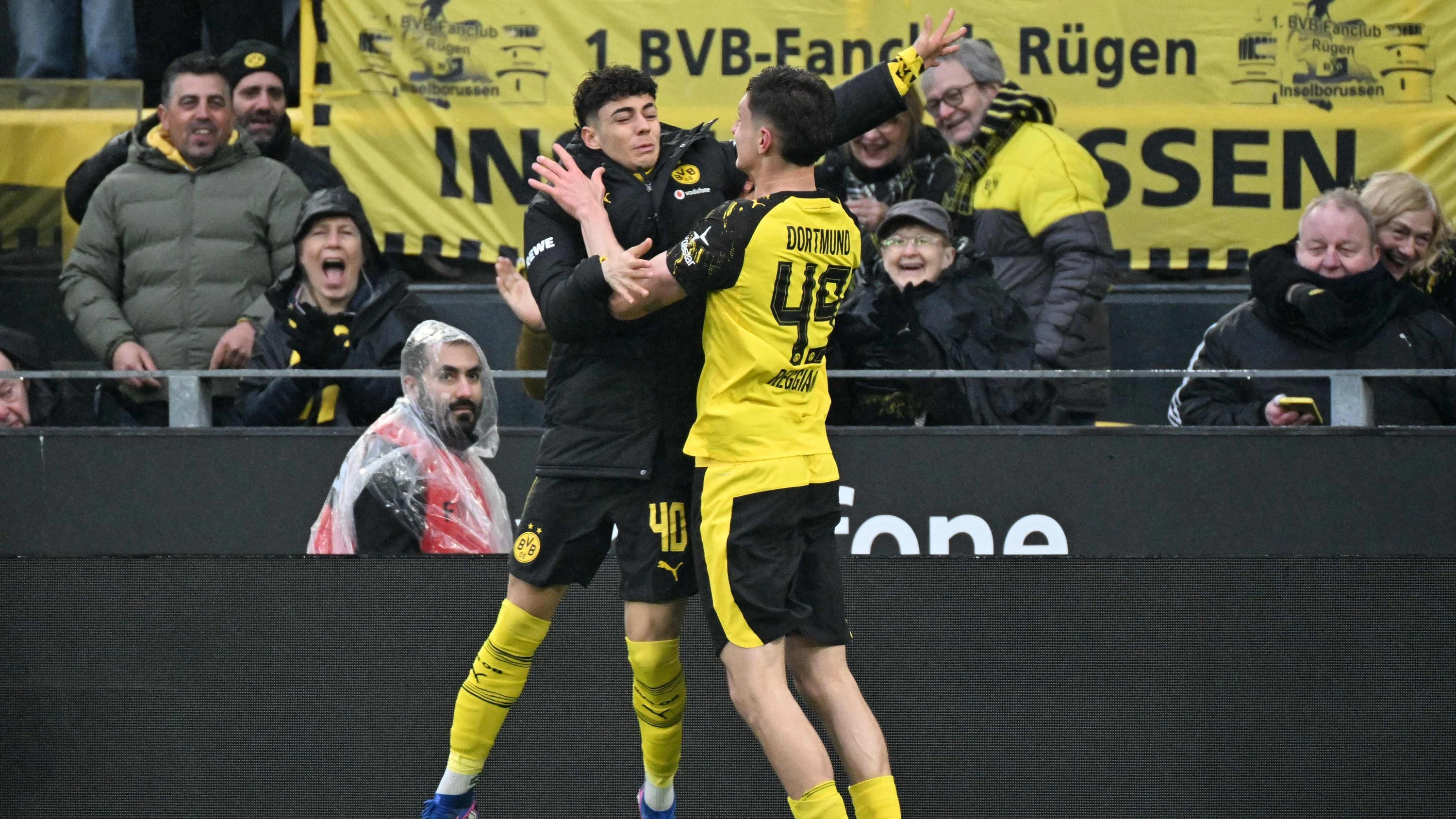 Bild: 2:0 gegen Augsburg: Der BVB festigt Platz zwei