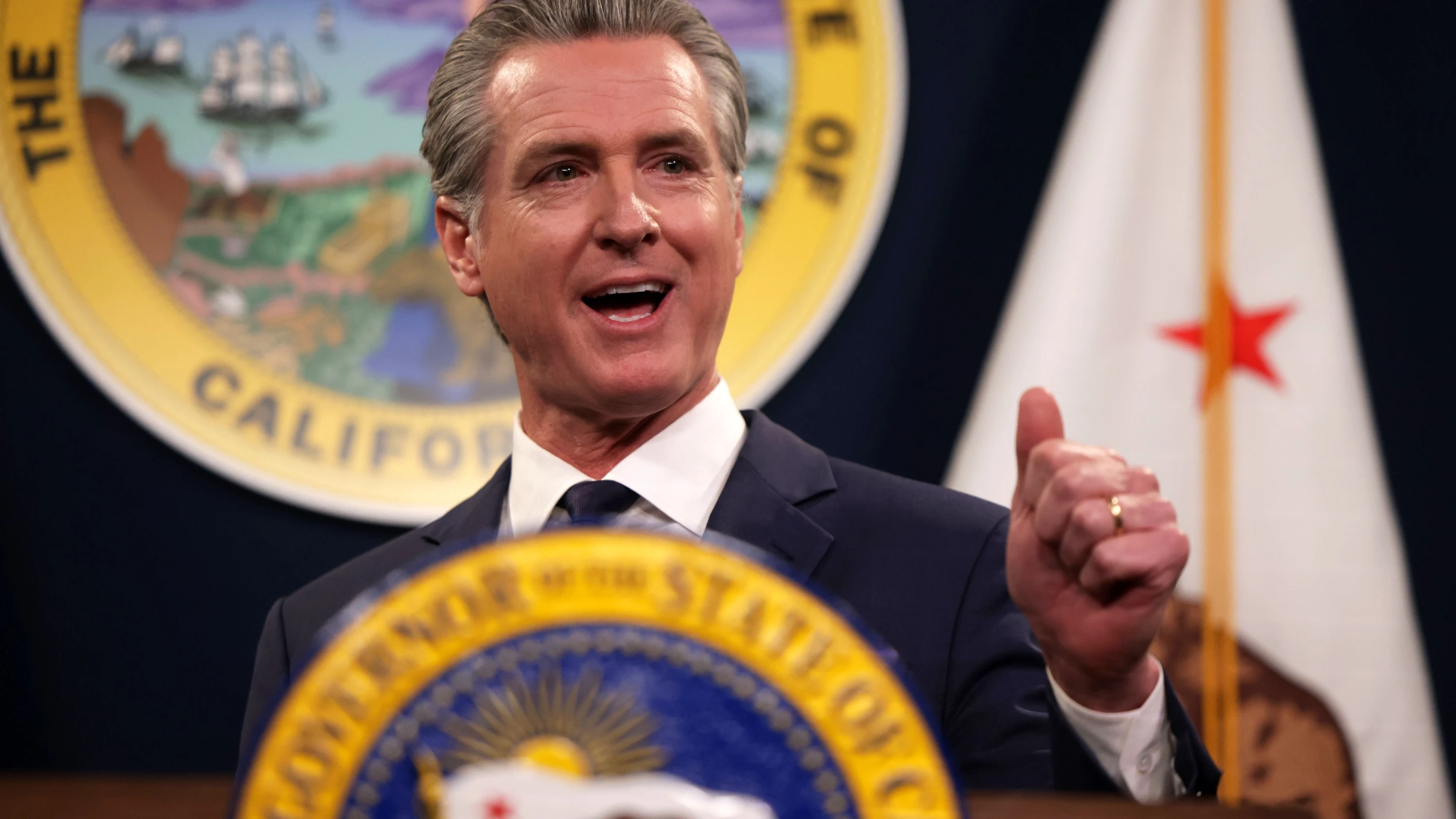 Der kalifornische Gouverneur Gavin Newsom stellt im Capitol Annex Swing Space seinen endgültigen Staatshaushaltsplan vor (Archivbild). - dpa