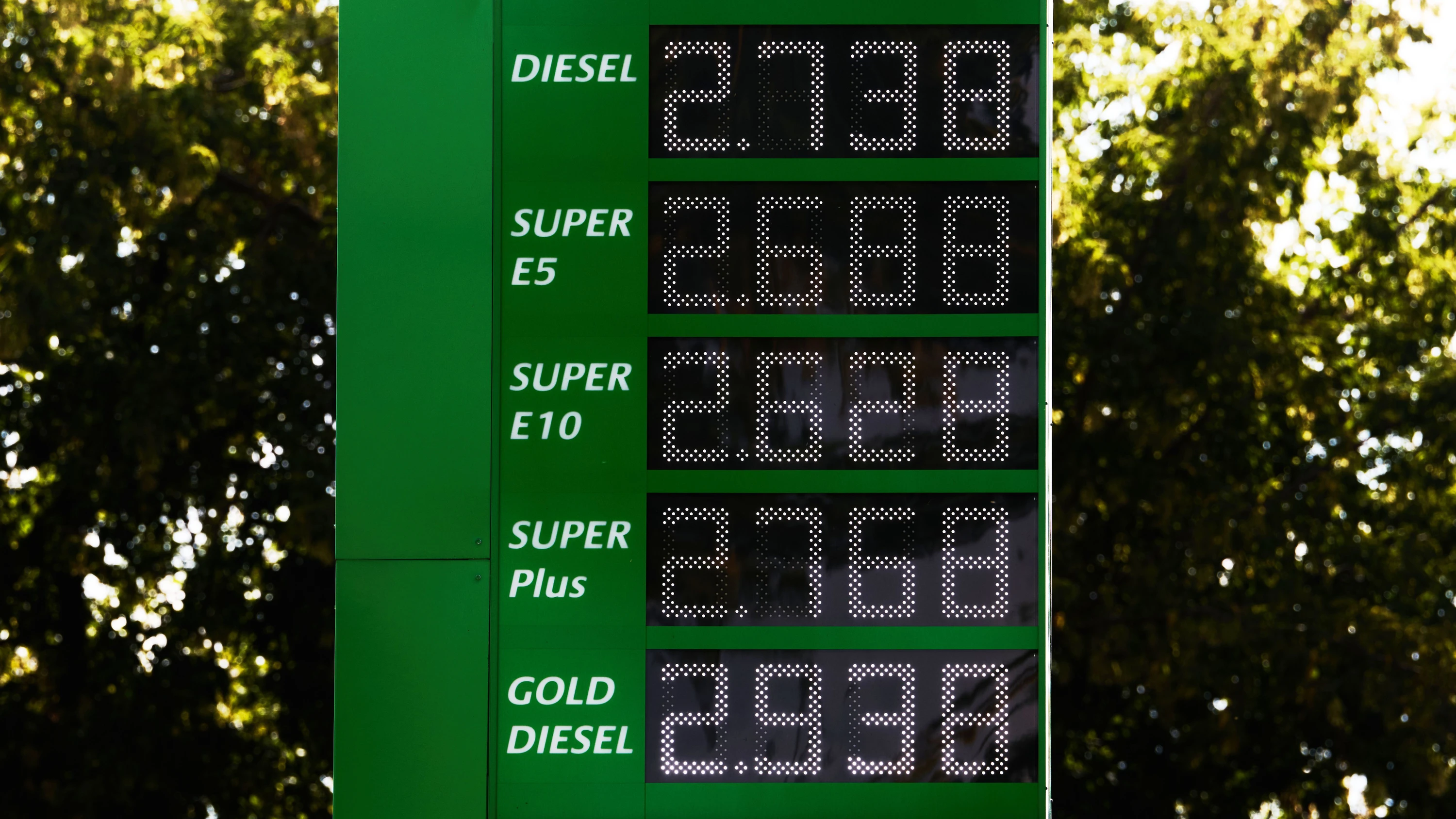 Spritpreisrekorde: Dieselpreis klettert auf Allzeithoch von durchschnittlich 2,453 Euro