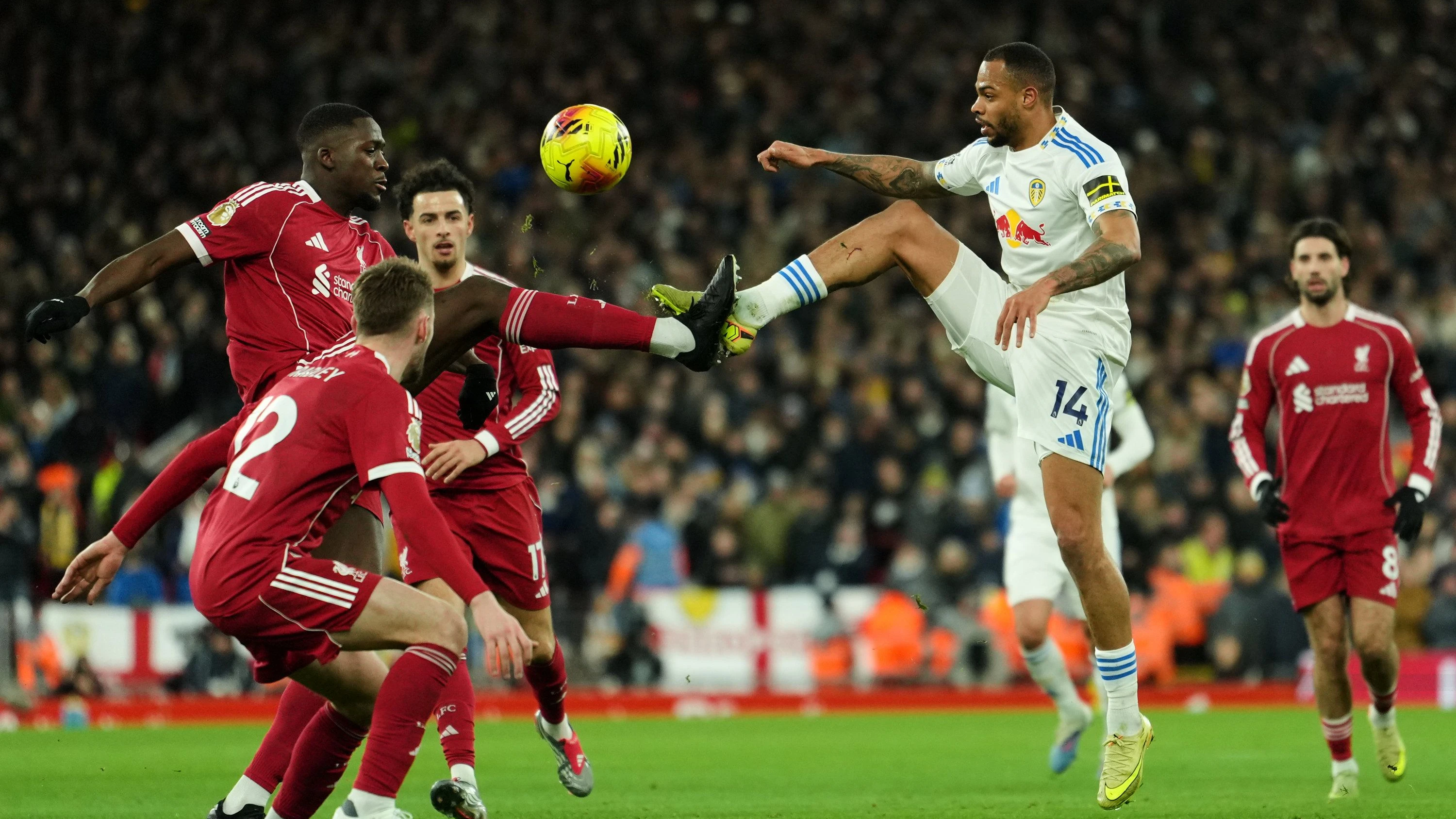 Premier League: Liverpool und Manchester City lassen Punkte liegen