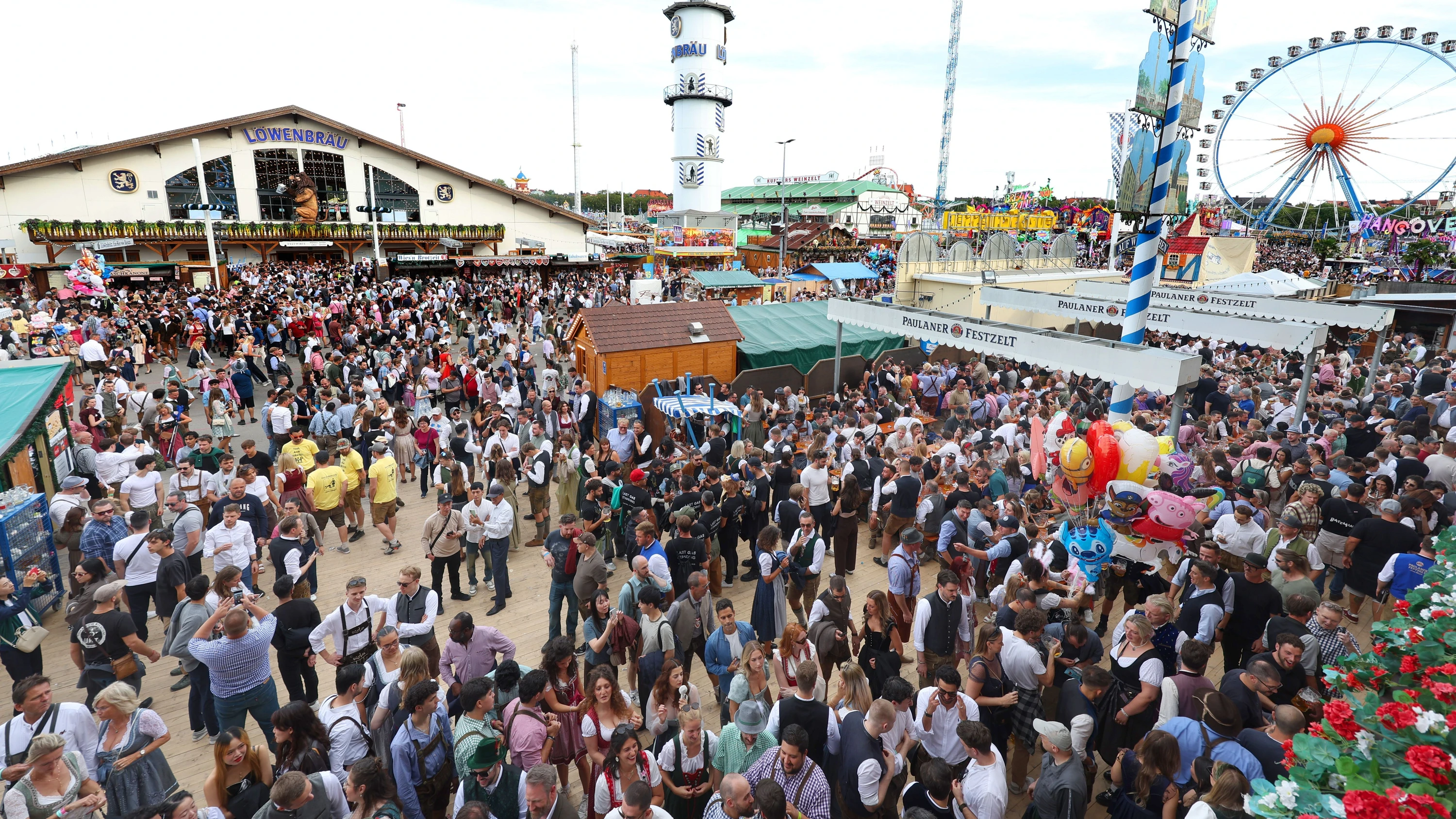 Liveticker zur Wiesn: Polizei sucht nach Ordner wegen Körperverletzung – Eskalation im Festzelt