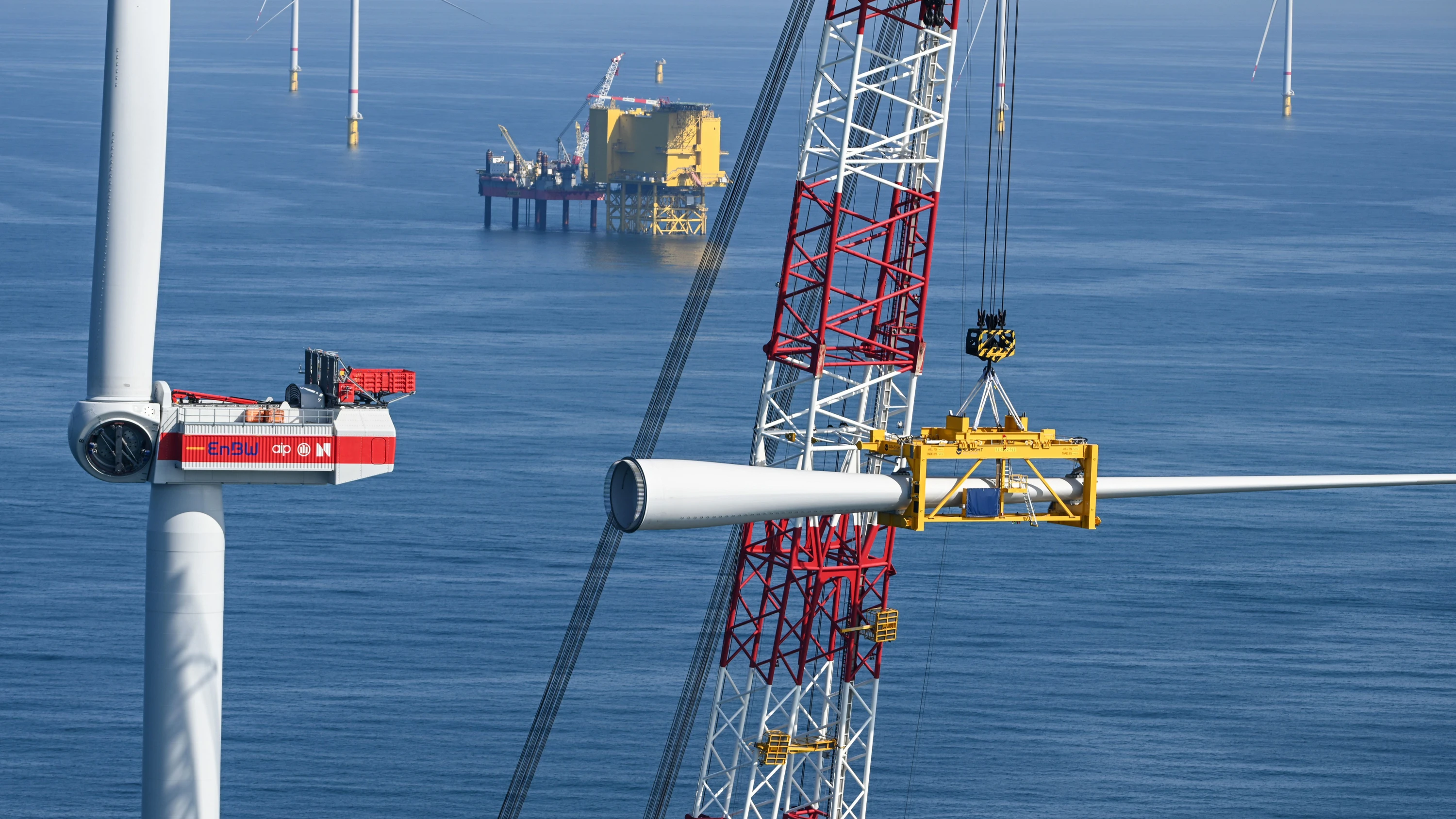 Strom aus Meeresbrisen: Größter deutscher Windpark geht aus der Nordsee ans Netz