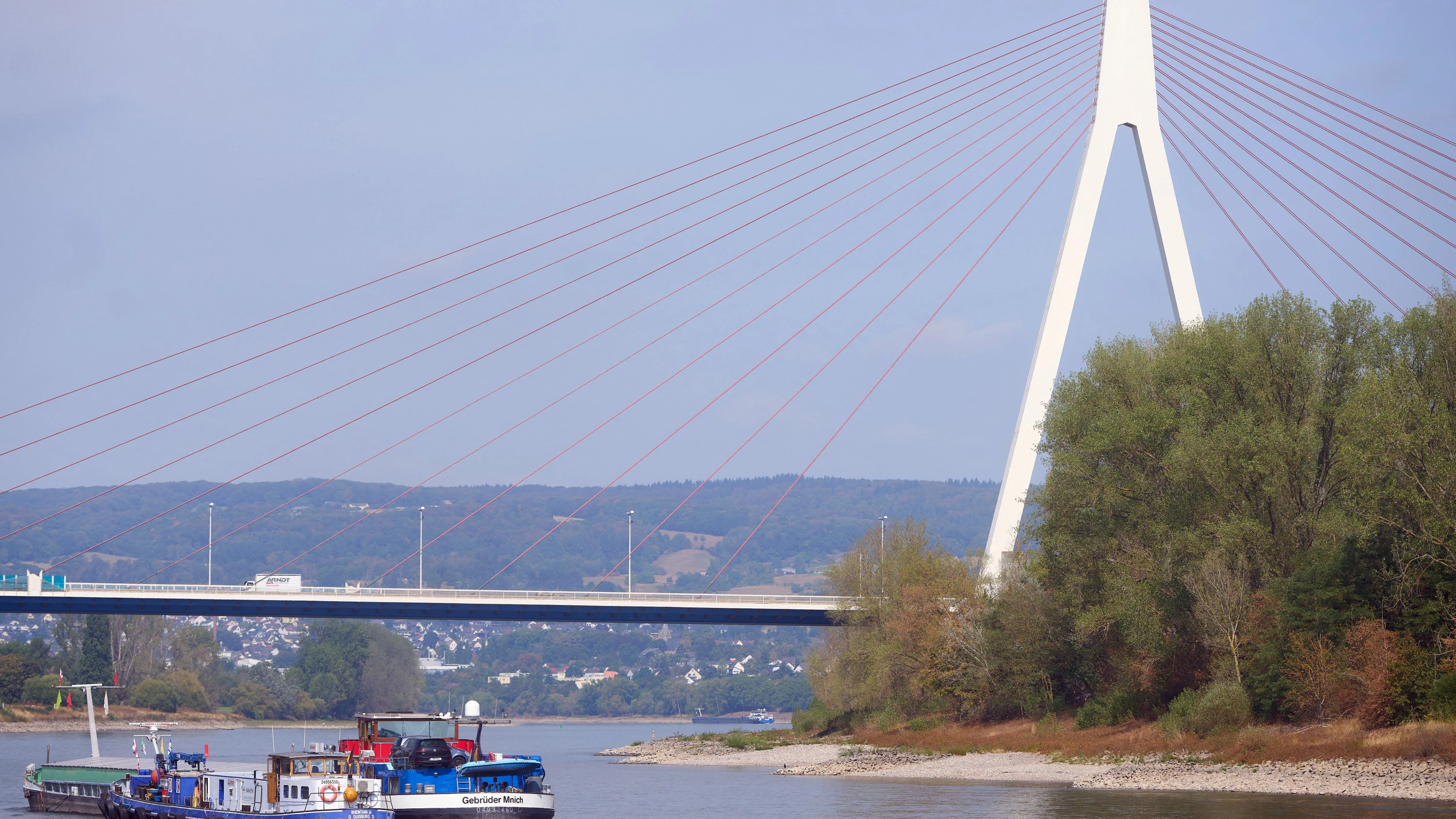 Trockene Flüsse: Neue Angst vor flachem Rhein-Pegel Trockene Flüsse: Neue Angst vor flachem Rhein-Pegel