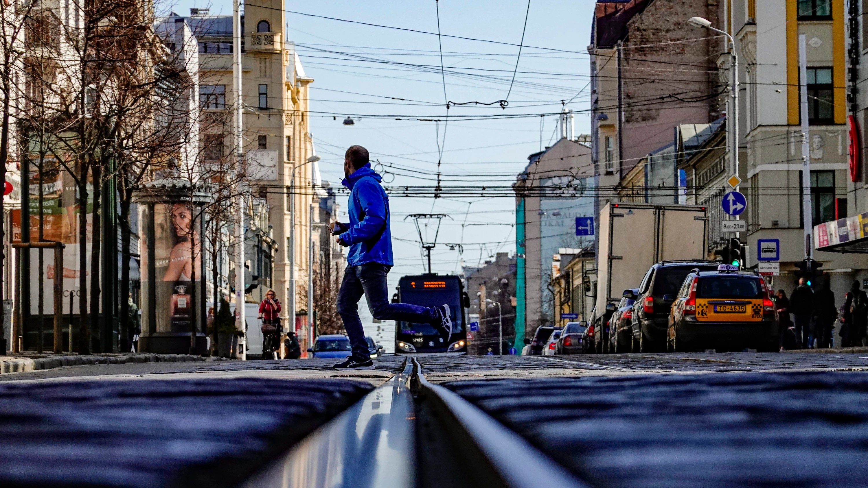 Riga zum Jahrtausendstart: Besser die Freiheit in der Terrine als den Schatz im Schuh Riga zum Jahrtausendstart: Besser die Freiheit in der Terrine als den Schatz im Schuh