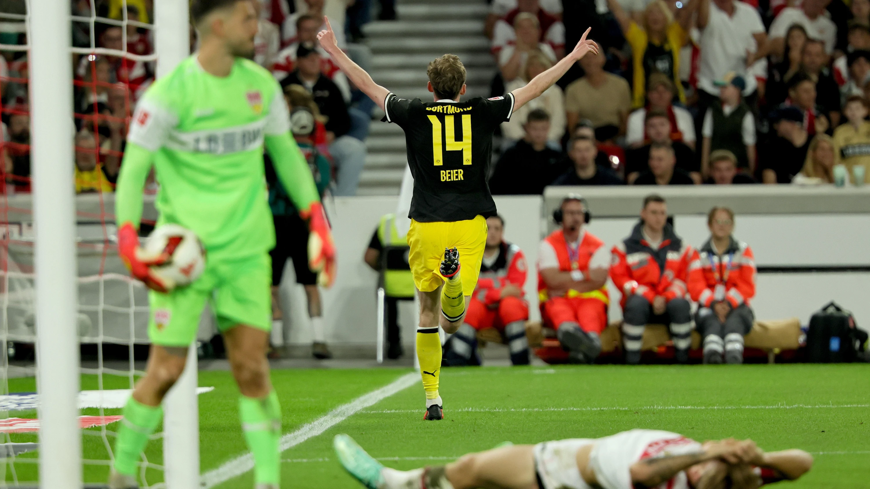 Sieg in Stuttgart: Makelloser BVB klettert an die Tabellenspitze Sieg in Stuttgart: Makelloser BVB klettert an die Tabellenspitze