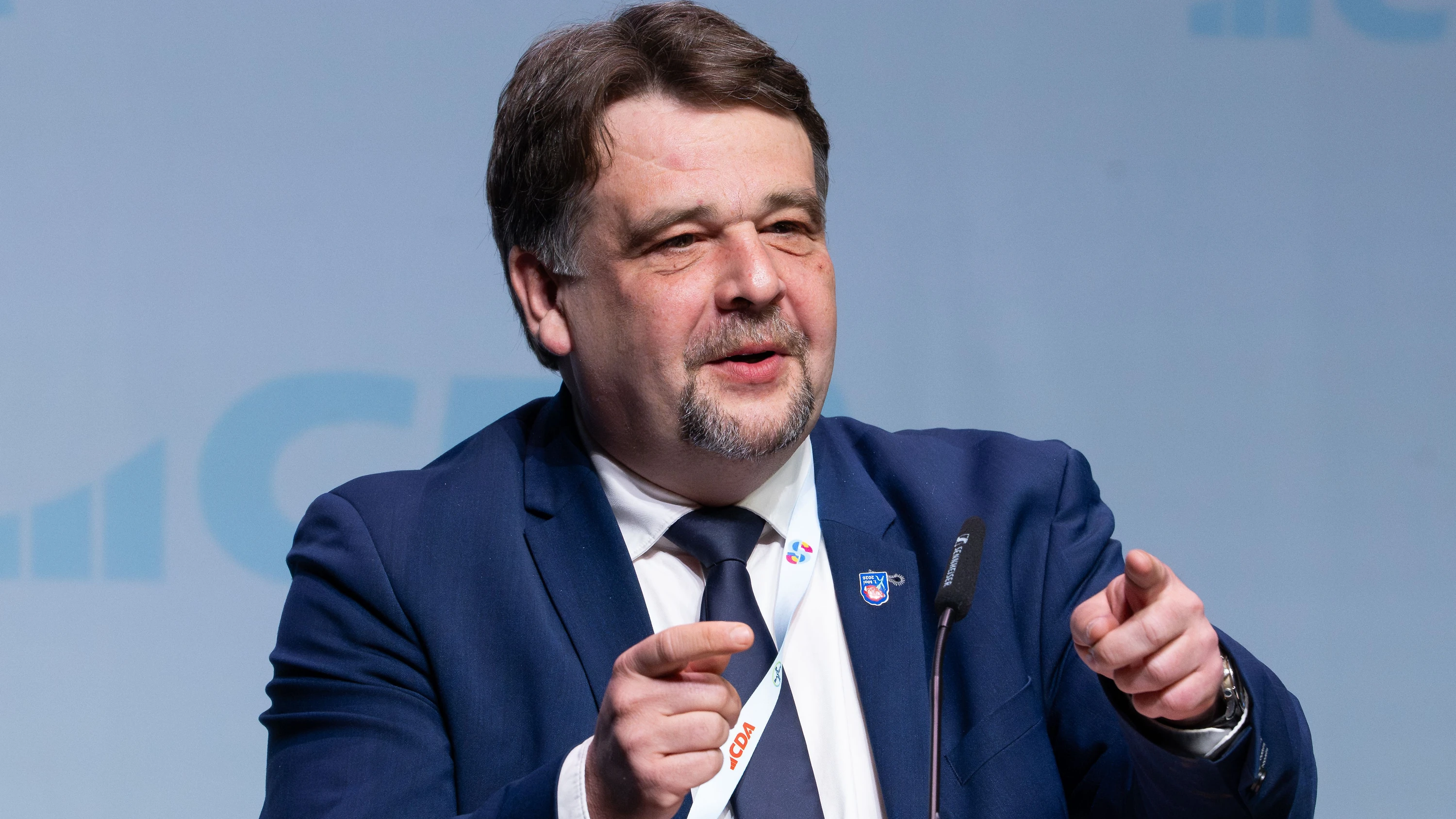Der Vorsitzende des Arbeitnehmerflügels der CDU, Dennis Radtke, hält die Anhebung des Rentenalters für falsch. - dpa