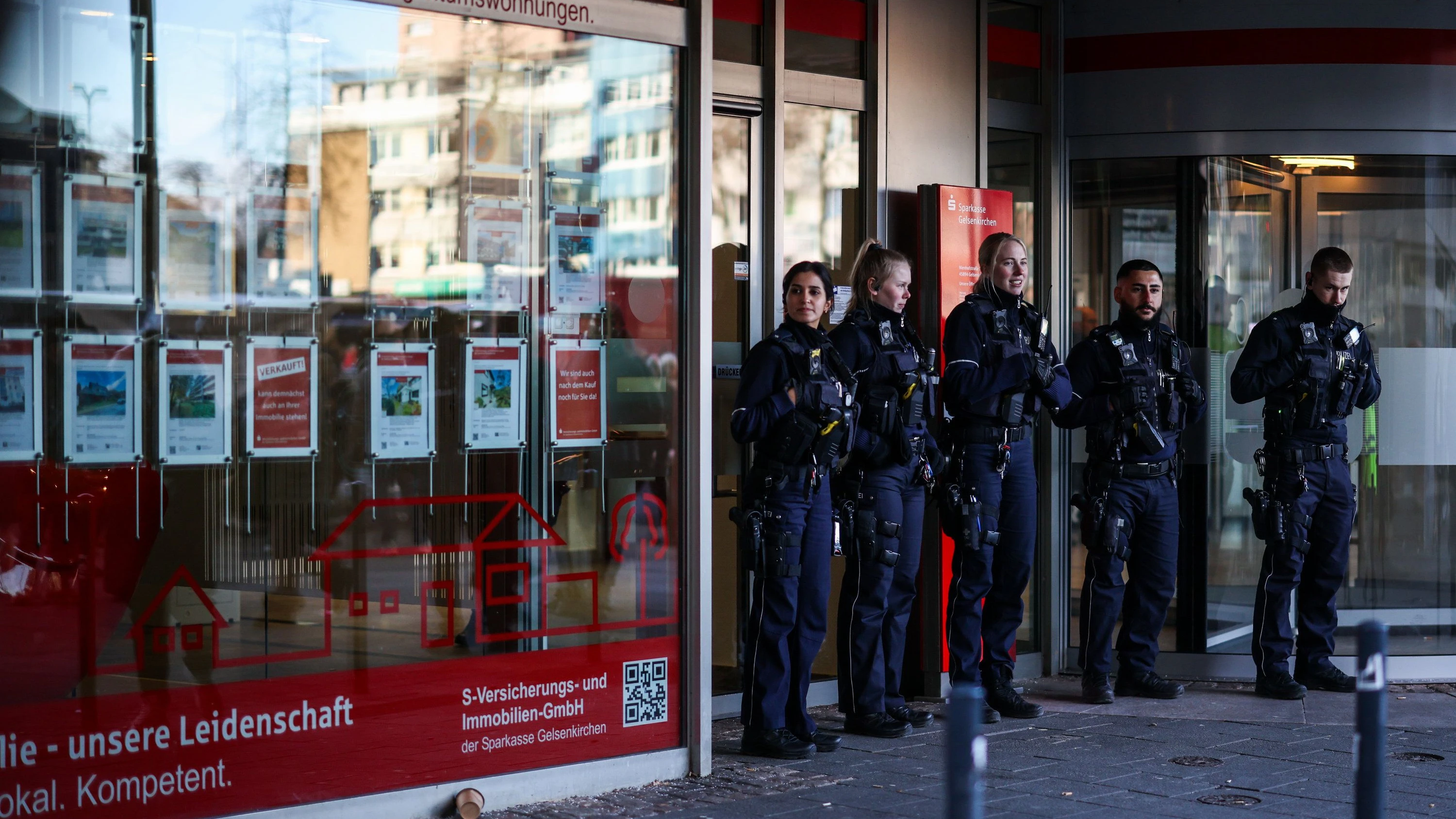 Spektakulärer Bank-Einbruch: Polizei in Gelsenkirchen prüft Dutzende Hinweise auf Täter
