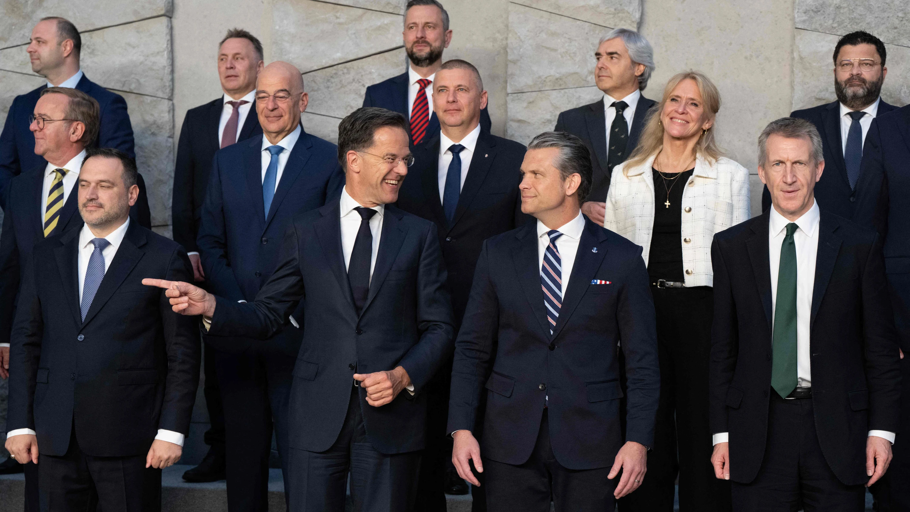 Bild: Streit beim NATO-Treffen: Hegseth spricht von weiterem Abzug, Pistorius fordert Absprachen