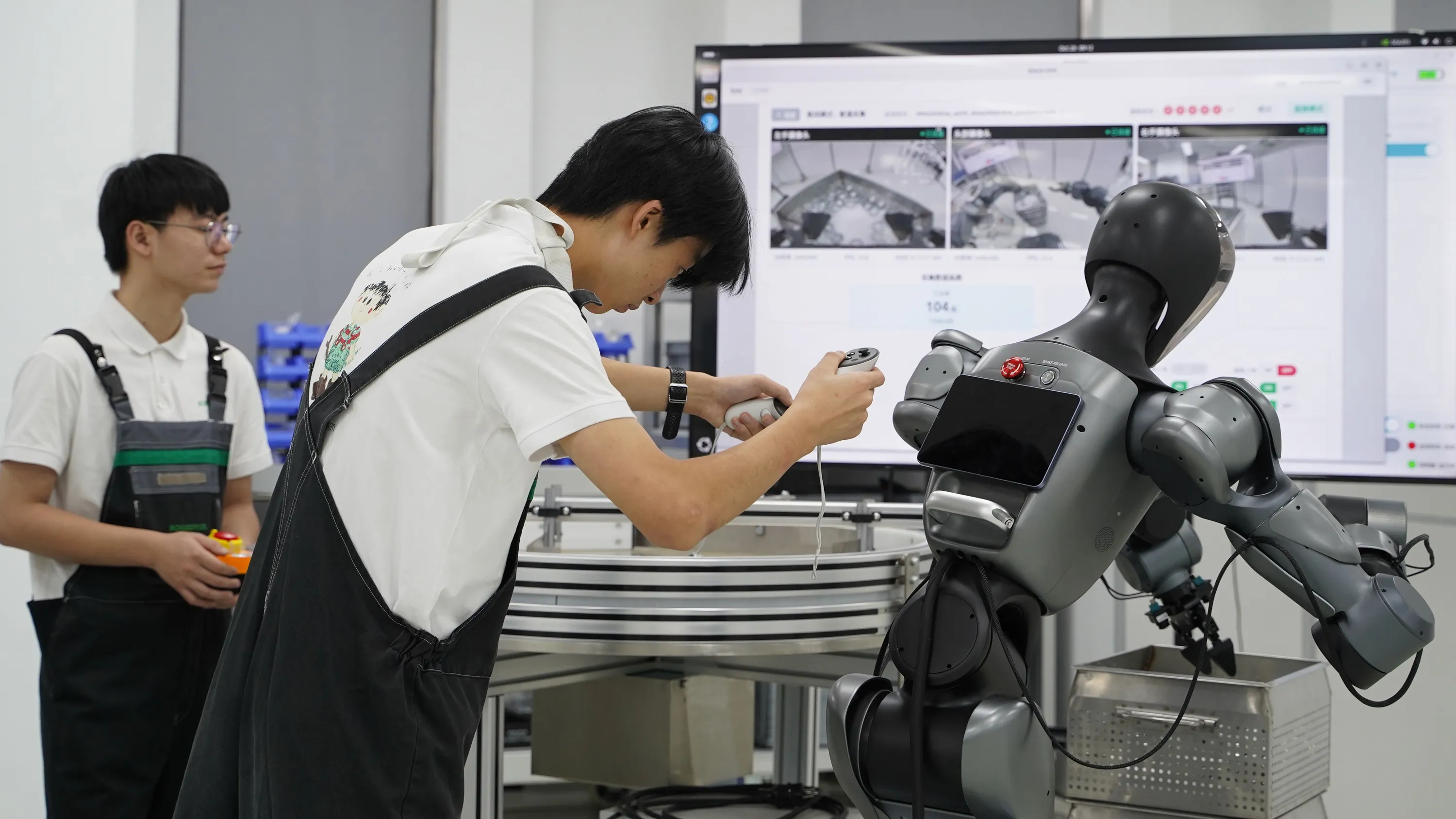 Schaeffler in China: Der Roboter baut sich selbst Schaeffler in China: Der Roboter baut sich selbst