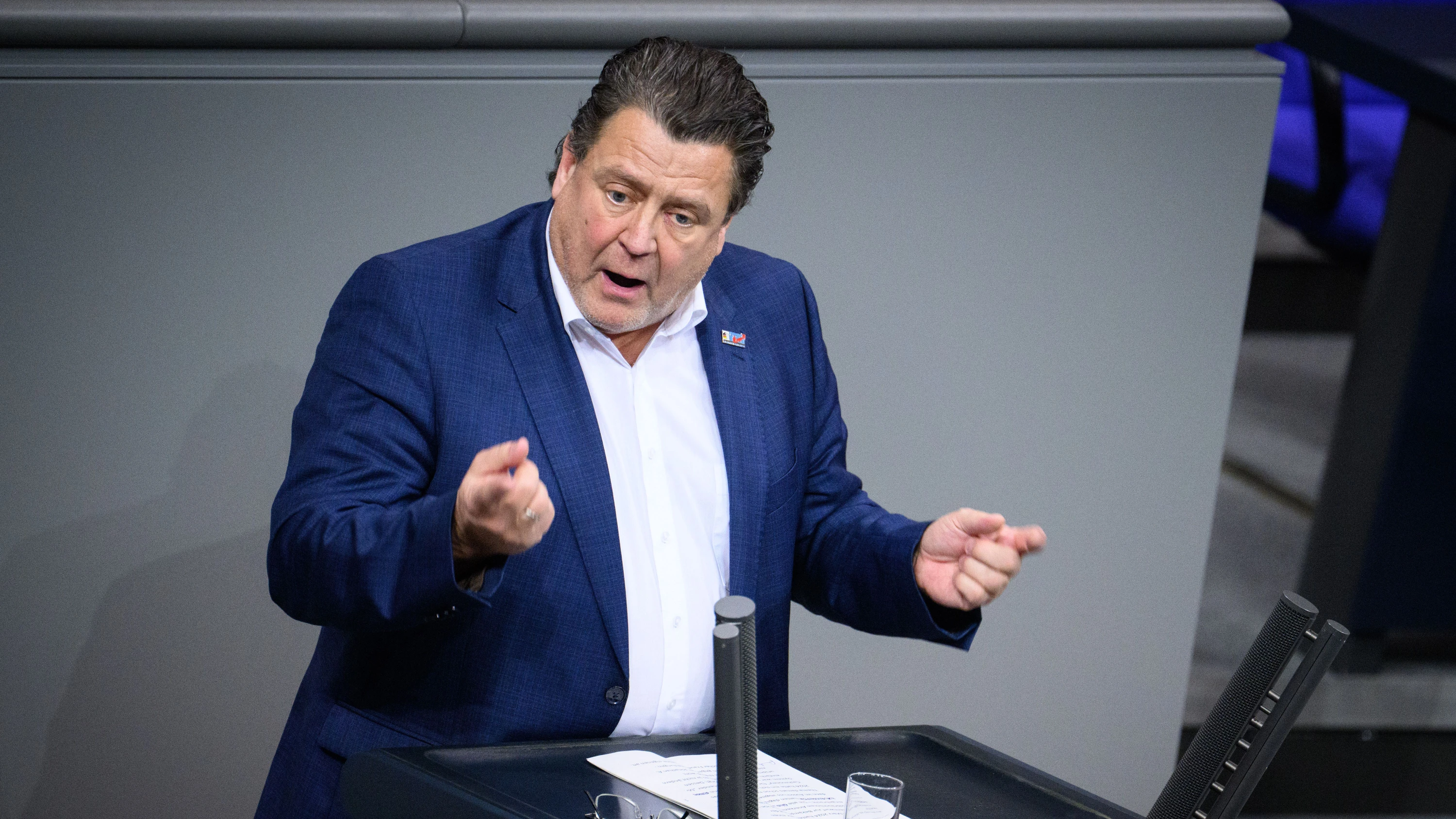 Deutschland-Liveblog: AfD-Fraktionsgeschäftsführer vergleicht Merz mit „von der Leine gelassenem Linksextremist“