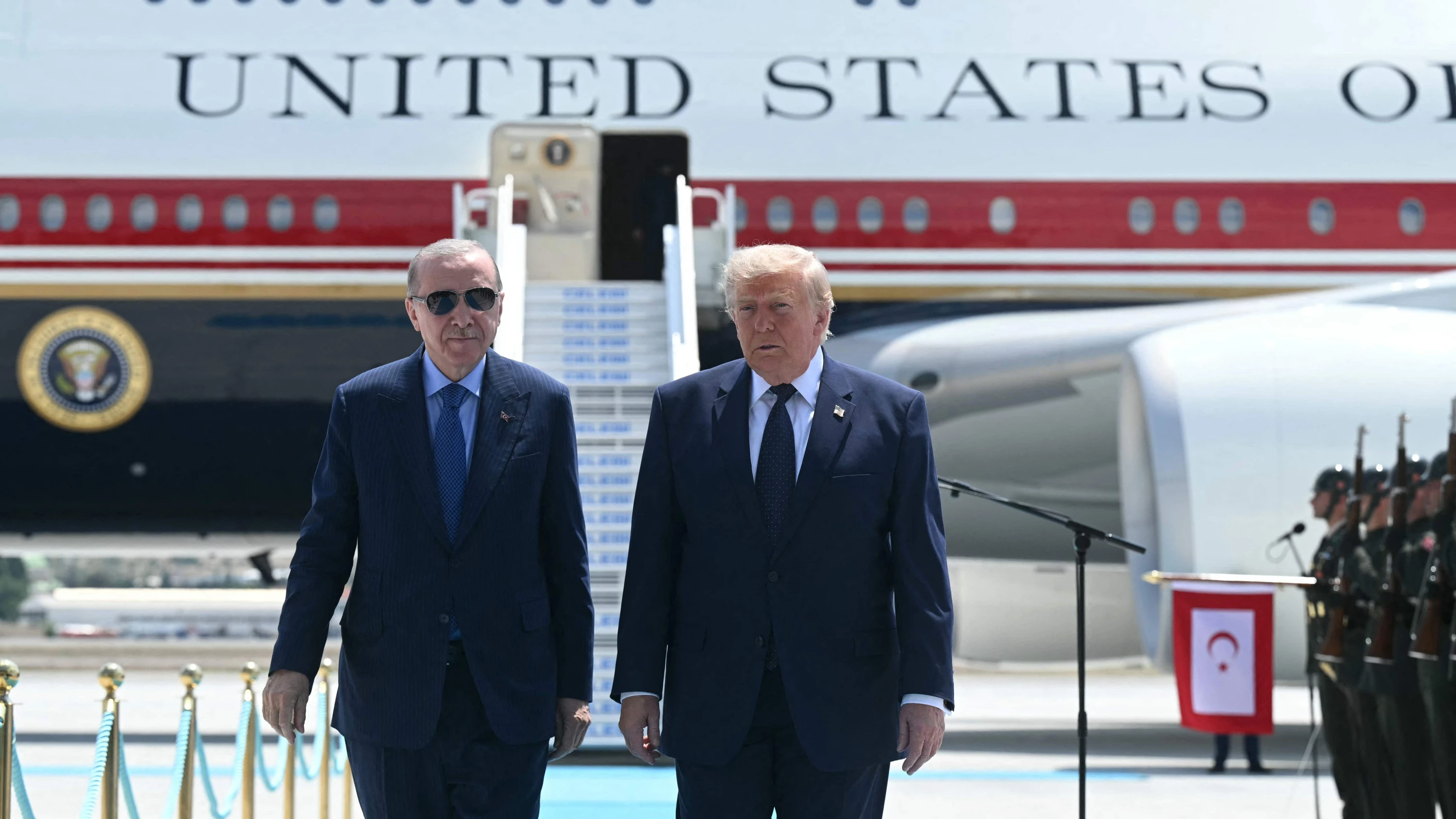 Trump auf NATO-Gipfel: Donald Trump ist in Ankara eingetroffen