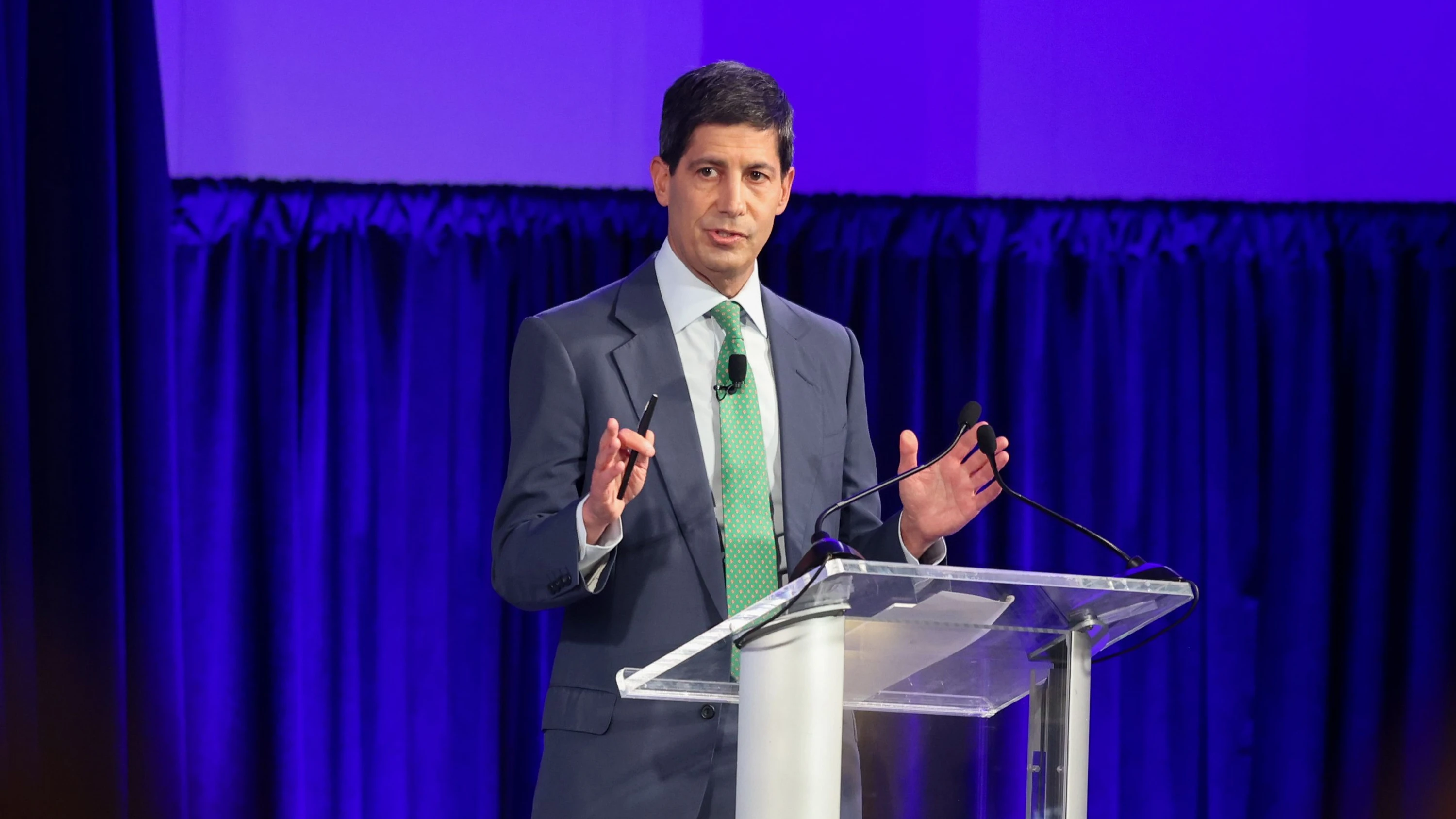 Nachfolger von Jerome Powell: „KI wird eine bedeutende disinflationäre Kraft sein“