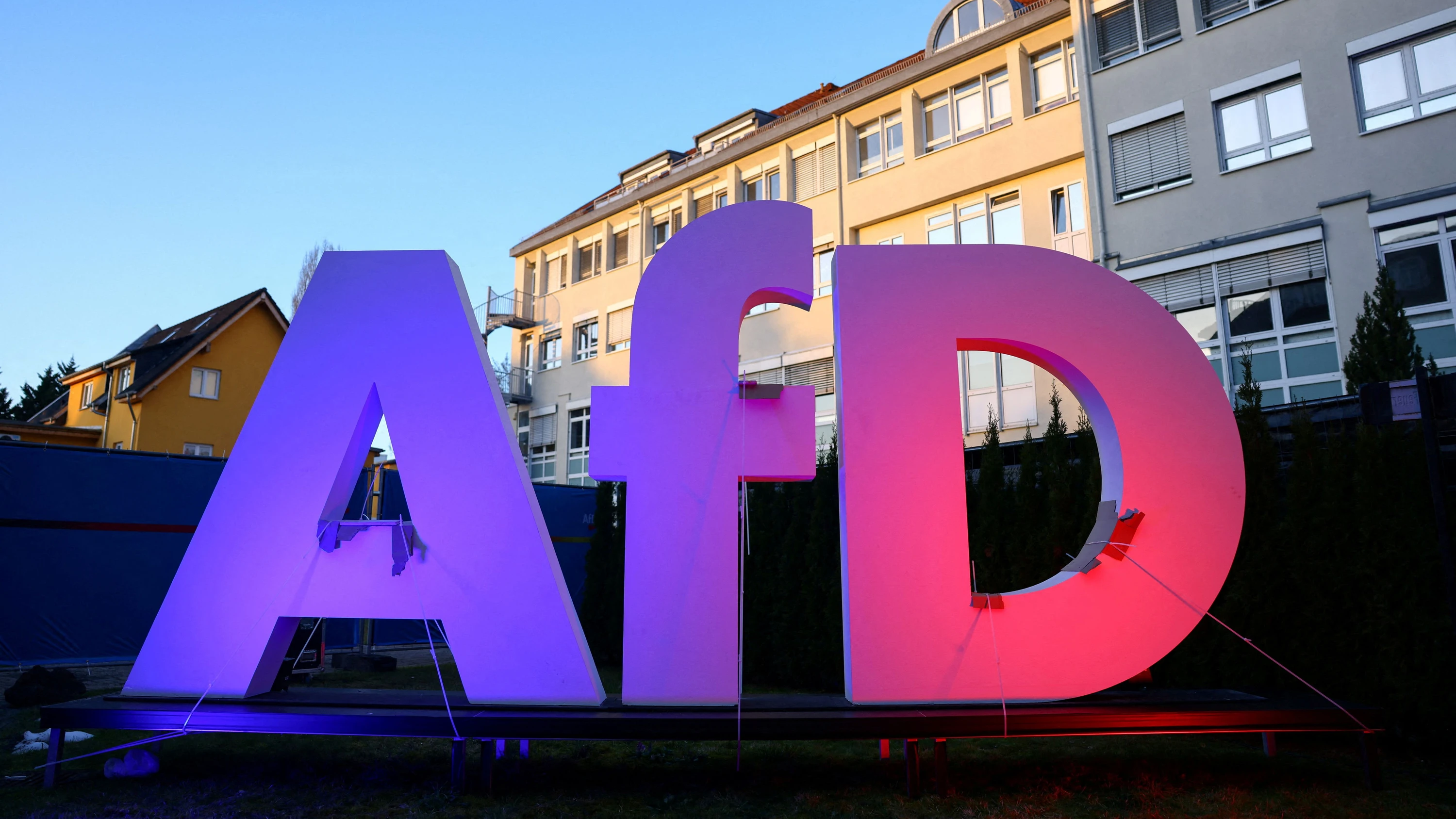 Aufstieg der AfD: Das Rätsel mit den drei Buchstaben Aufstieg der AfD: Das Rätsel mit den drei Buchstaben