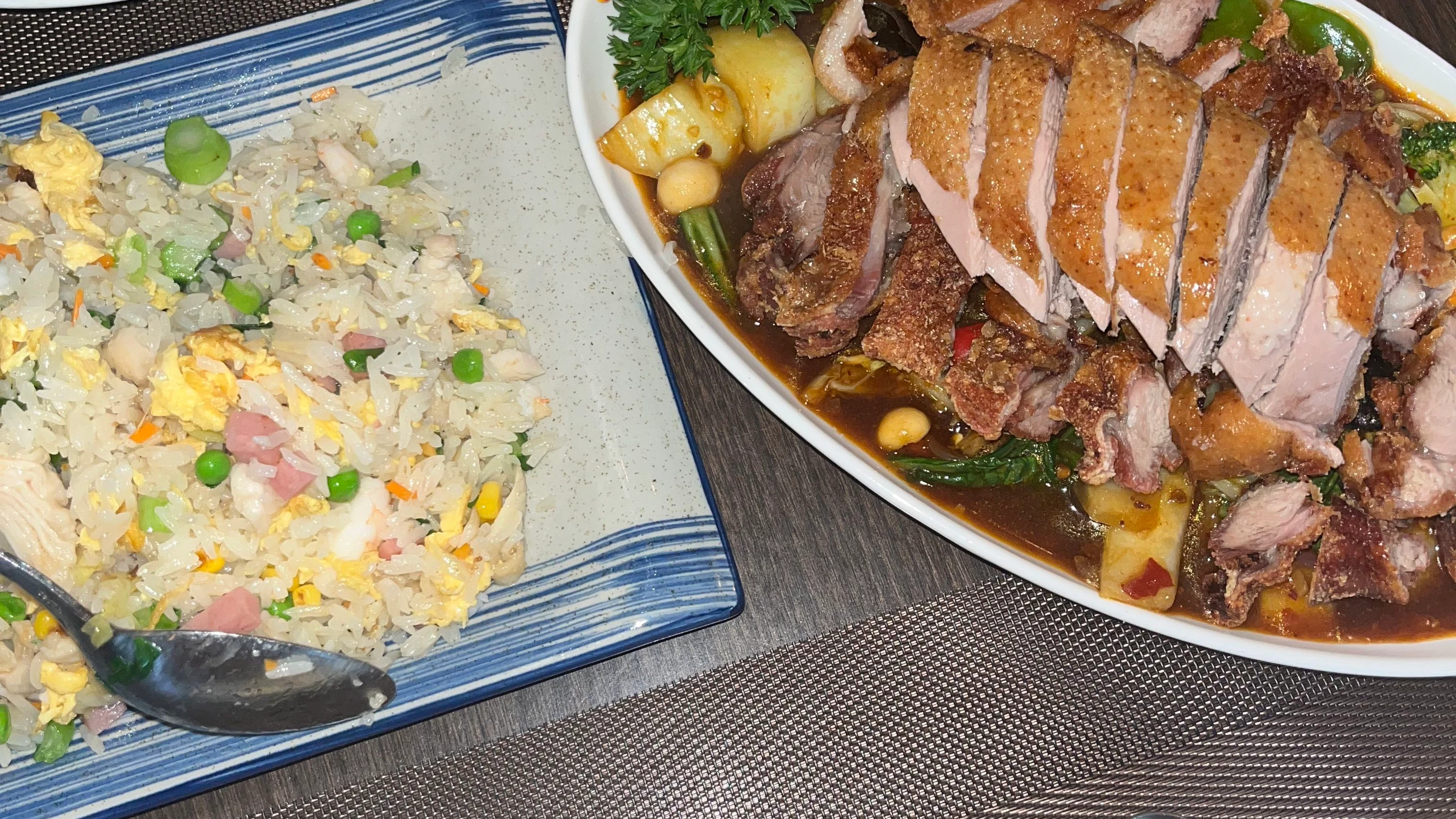 Knusprige Ente mit Gemüse: Was Angela Merkel im „Jolly“ schmeckt, schmeckt auch der F.A.S. - Friederike Haupt