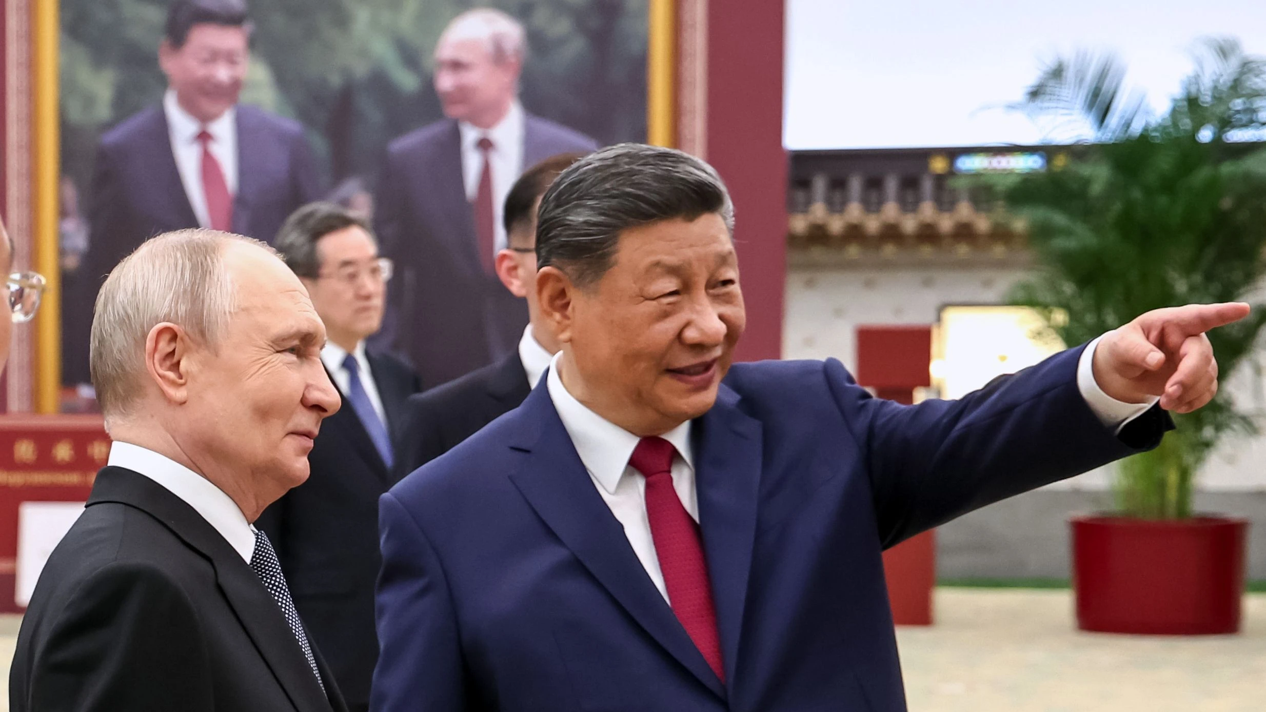 Achse der Autokratie: So greifen China und Russland den Westen gemeinsam an