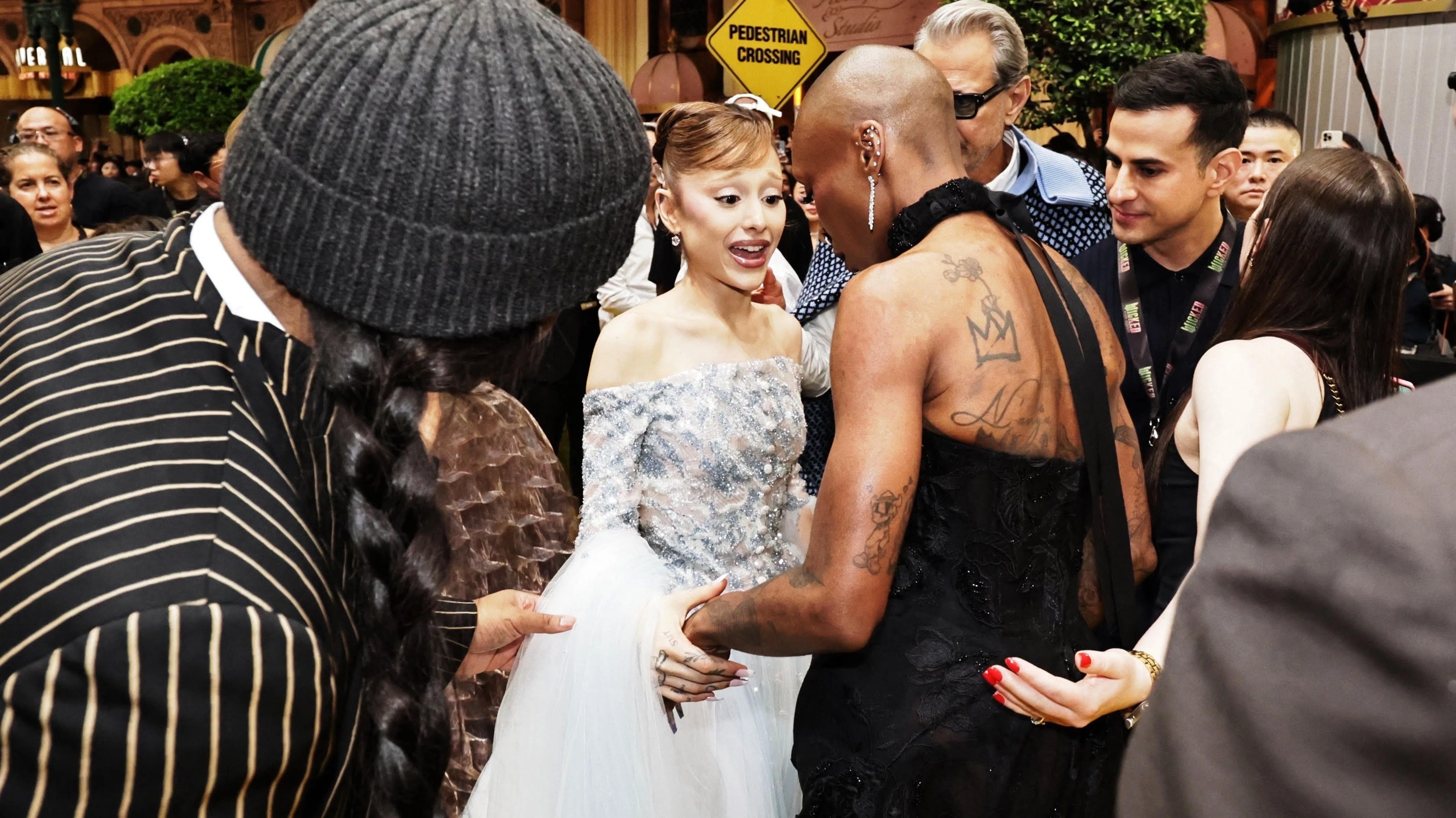 urteil in Singapur: Ariana Grande bei Premiere bedrängt – Haftstrafe für Fan