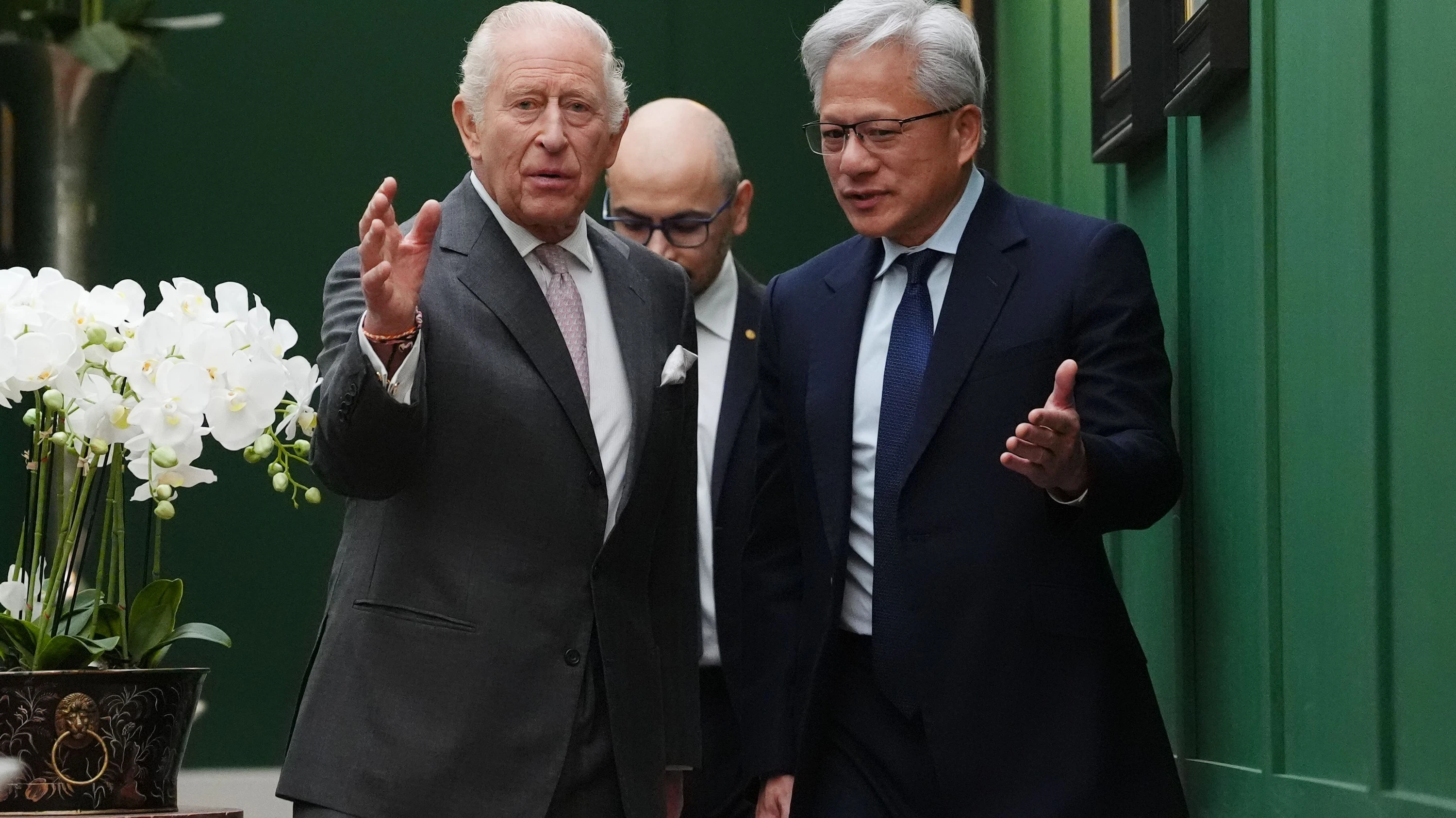 König Charles III. mit Nvidia-Boss Jensen Huang am Donnerstag in Schottland - Jonathan Brady/Pool PA via AP