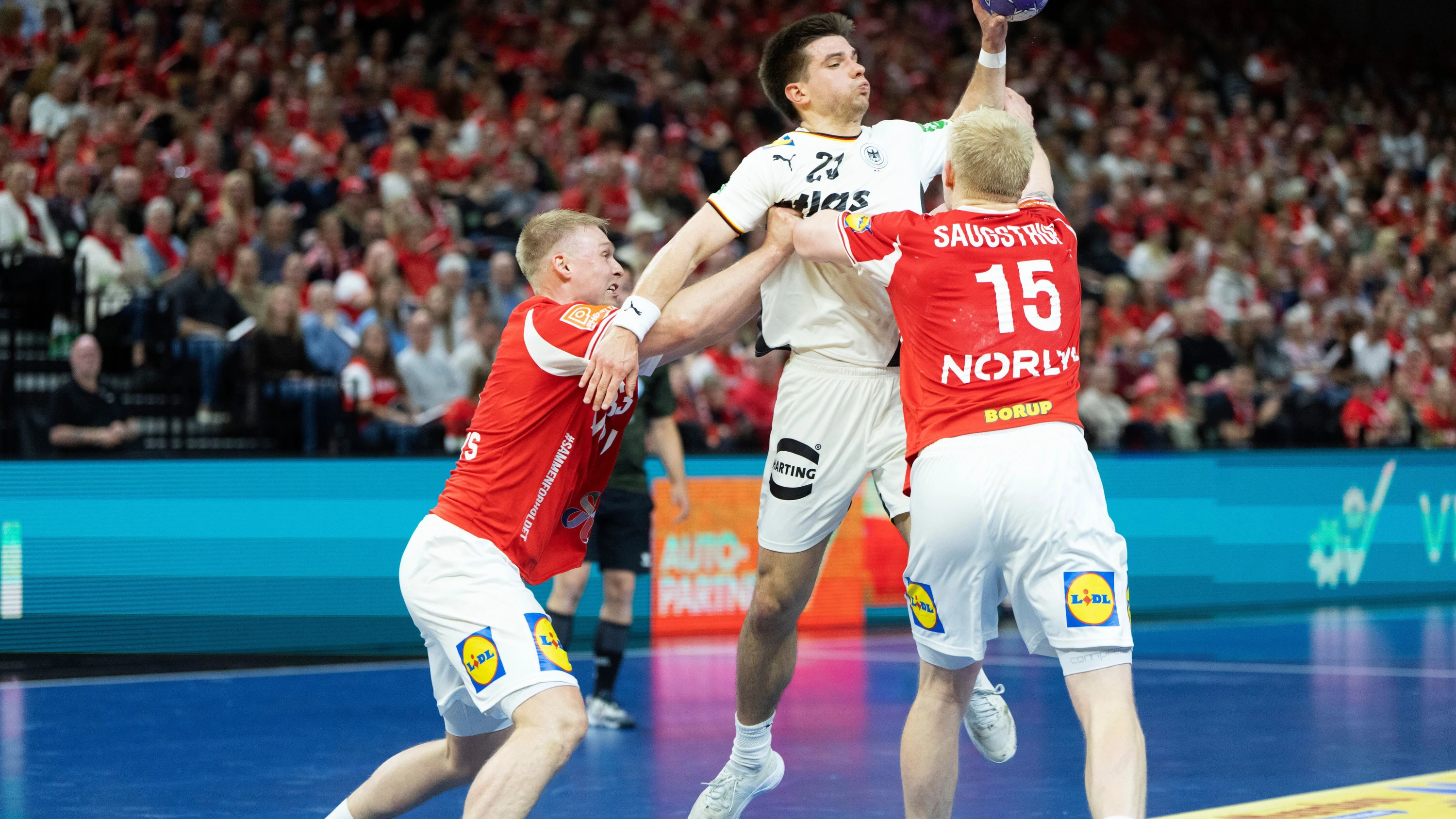 Bild: Eindeutiges Ergebnis: Deutsche Handballer verlieren Testspiel gegen Dänemark