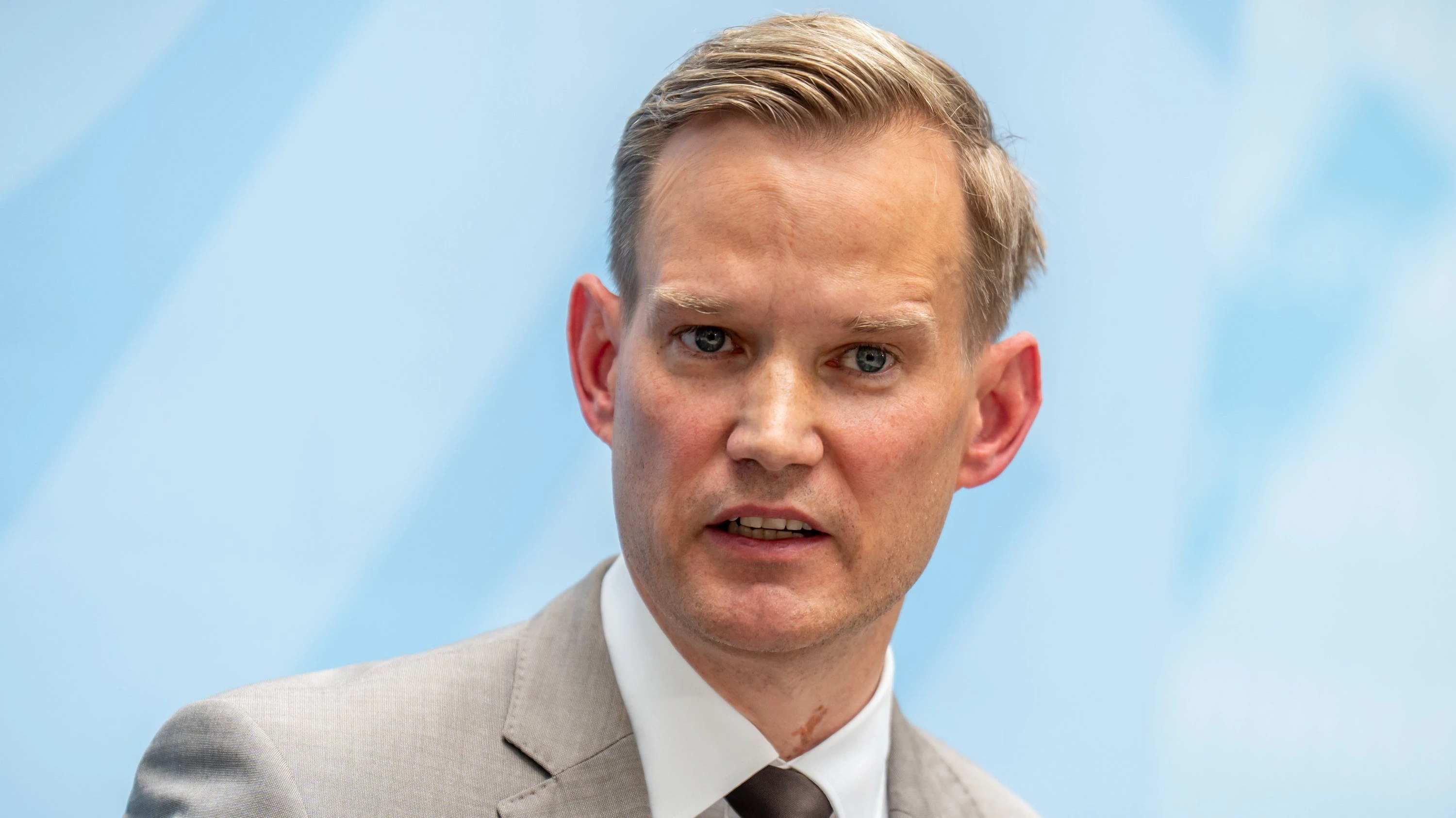 Suchtbeauftragter: Streeck warnt vor Gefahren durch soziale Netzwerke