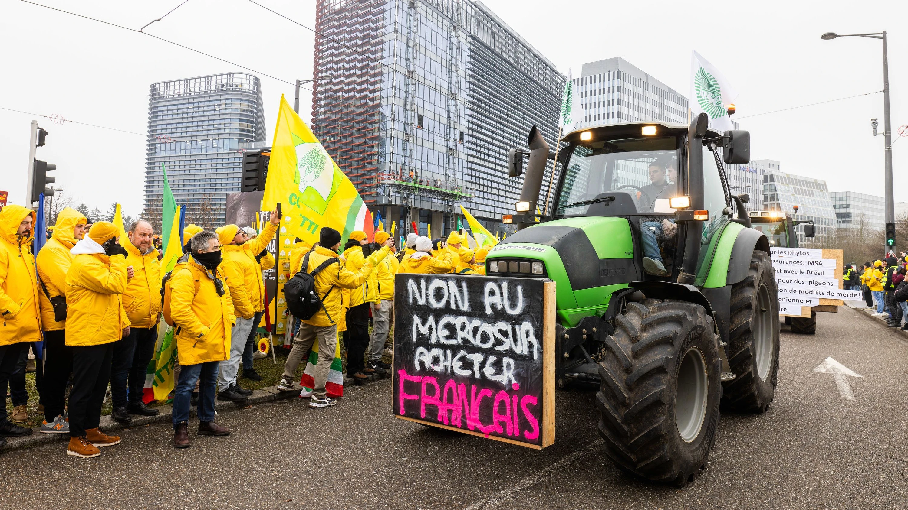Mit 700 Traktoren: Tausende Bauern protestieren in Straßburg gegen den Mercosur-Deal