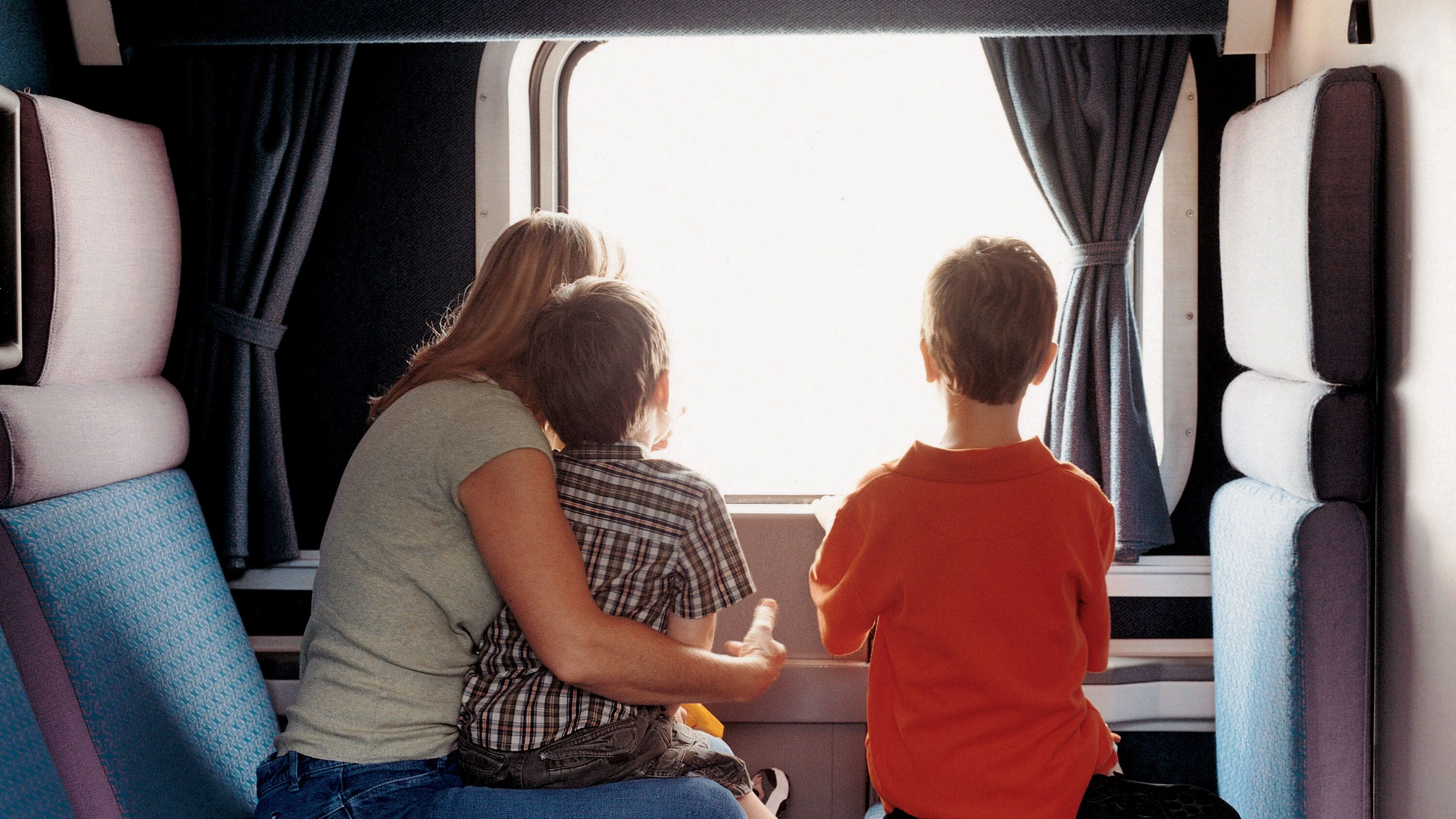 Eltern-Kolumne „Schlaflos“: Interrail mit Kindern: Zugfahren in einer besseren Welt? Eltern-Kolumne „Schlaflos“: Interrail mit Kindern: Zugfahren in einer besseren Welt?