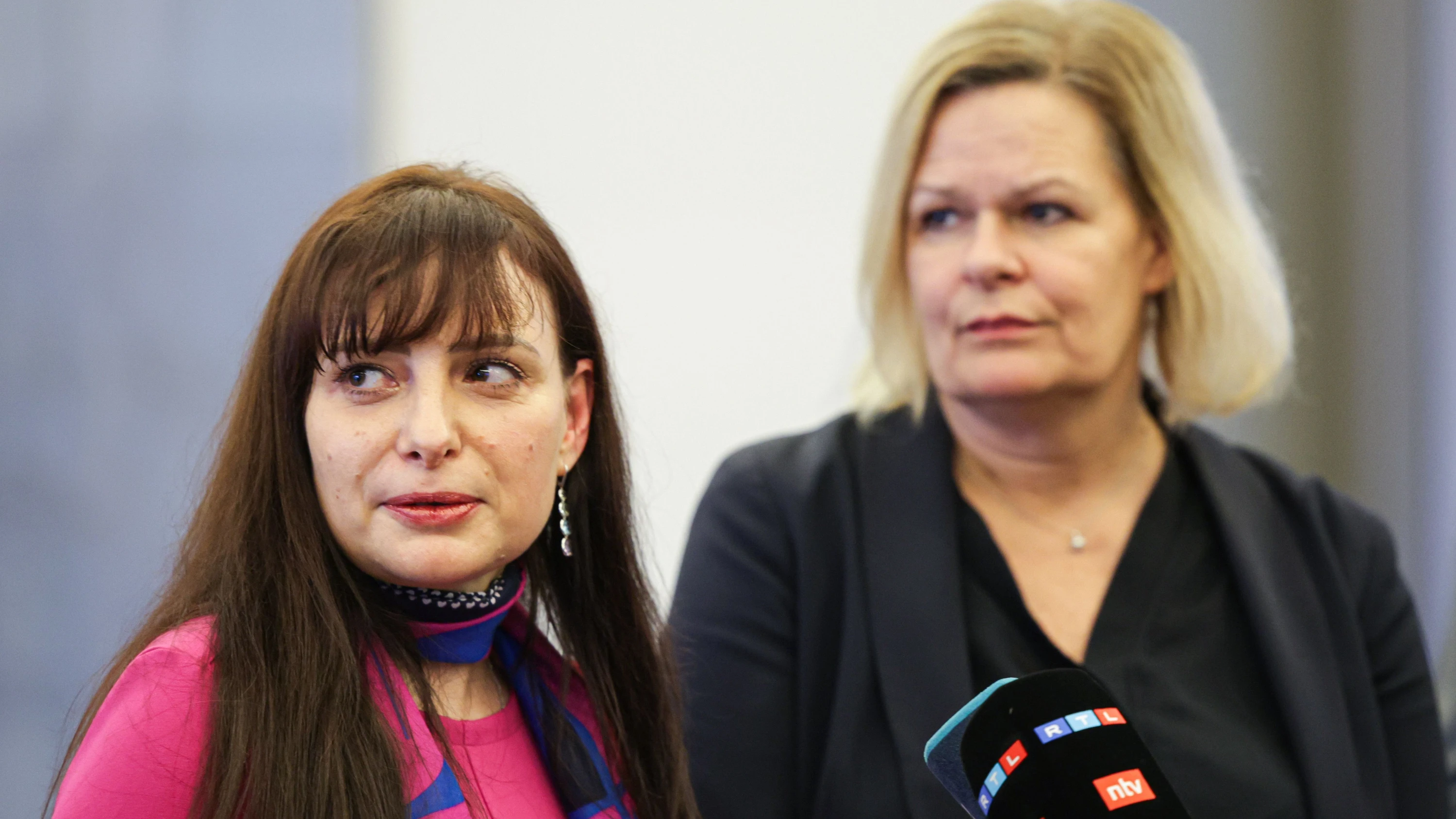 Kriminalprävention: 320 Kommunalpolitiker wegen Drohungen bei Hotline beraten