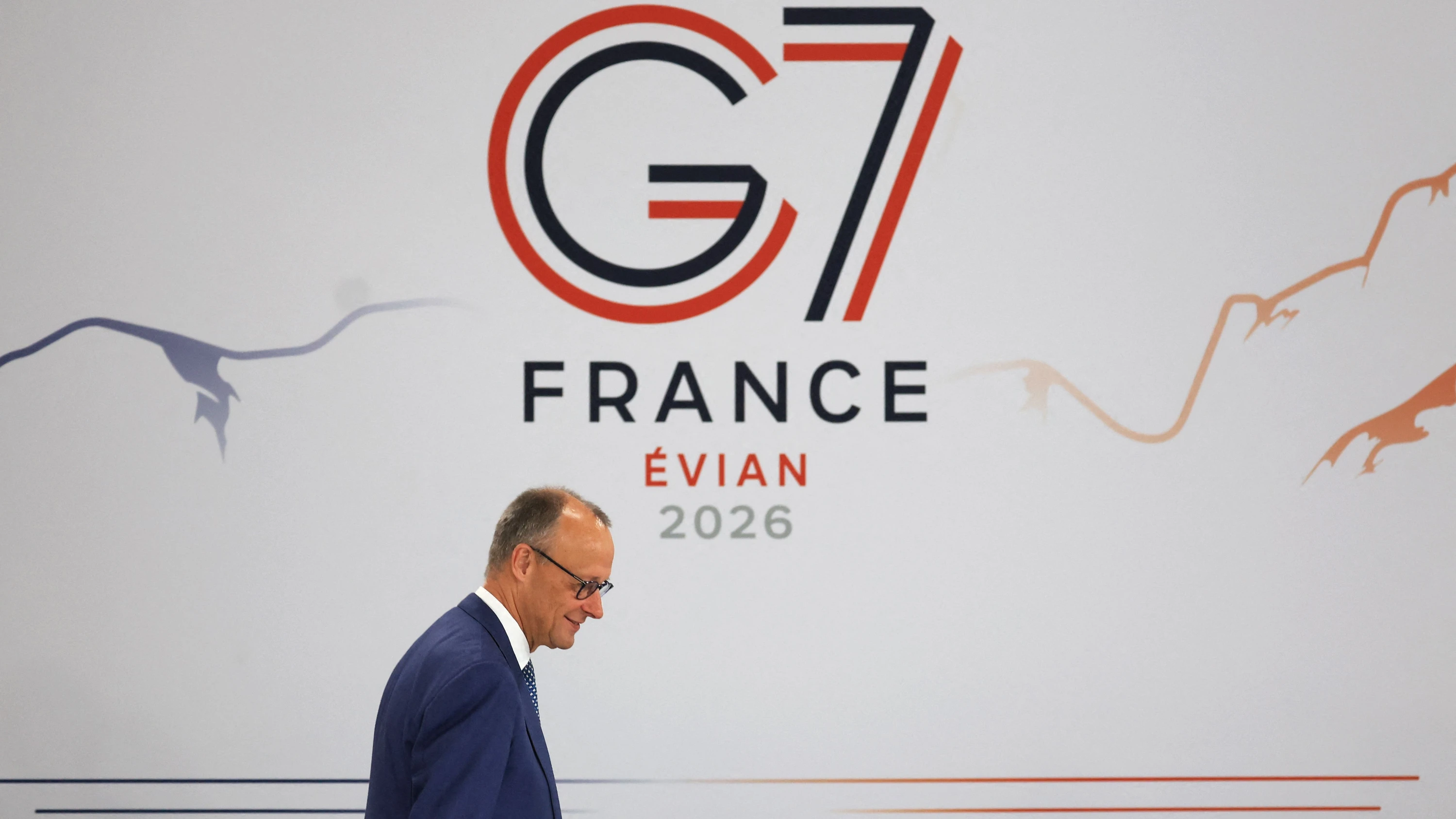 Kanzler Friedrich Merz (CDU) auf dem Weg zu einer Arbeitssitzung beim G-7-Gipfel - AFP