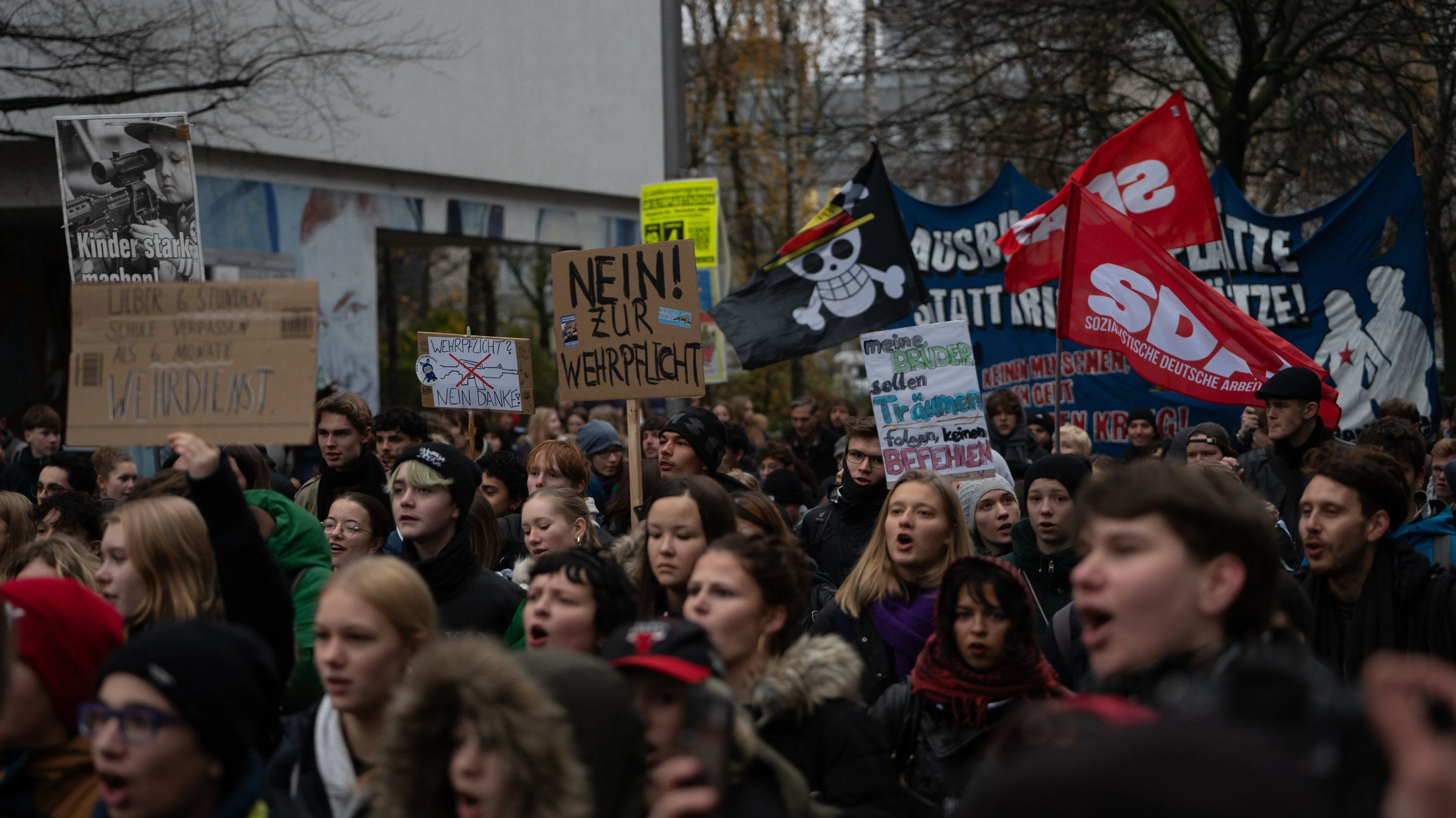 Schulstreik gegen Wehrpflicht: „Mustert euch doch selbst“