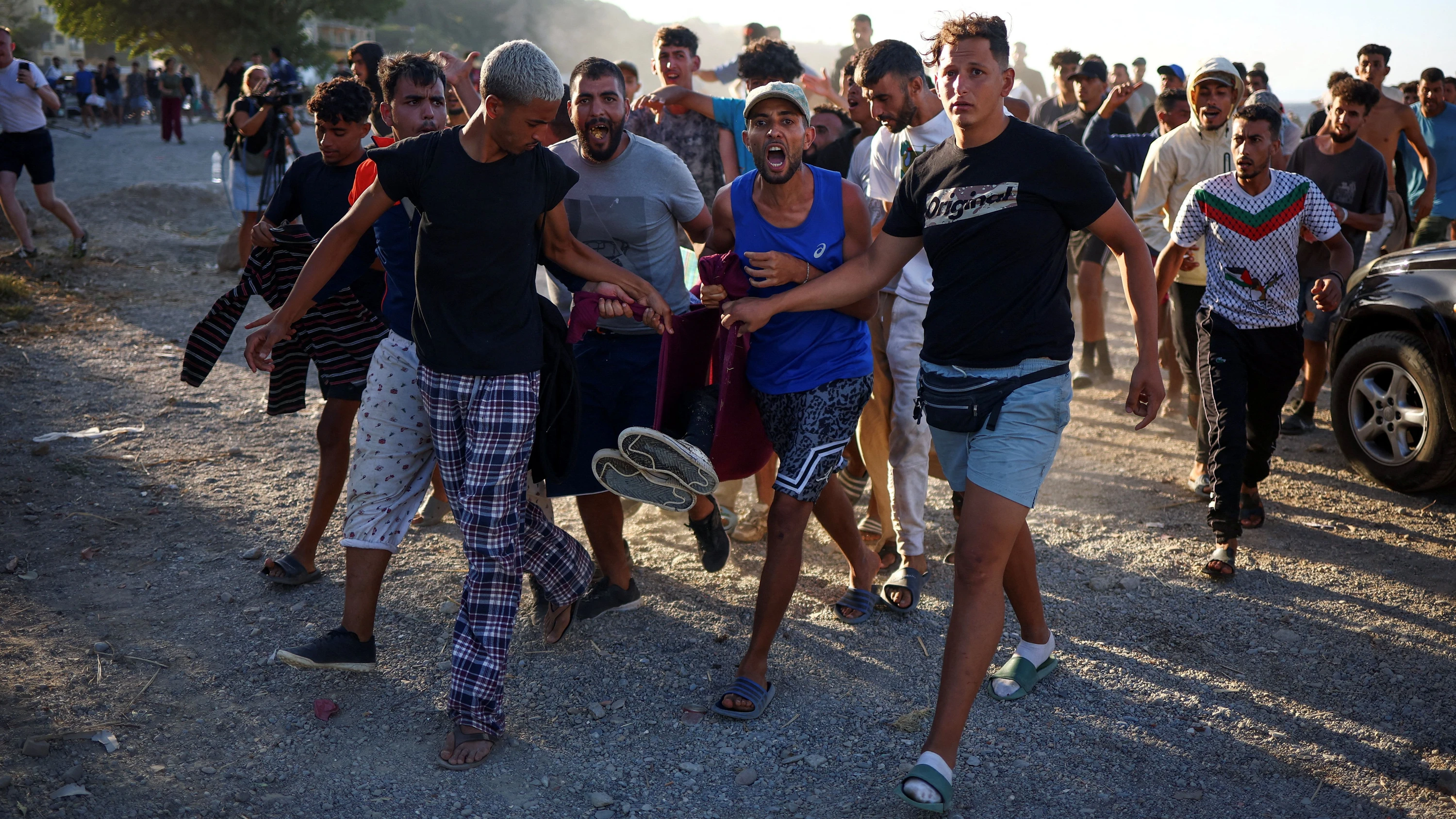 Spanische Exklave: Marokko macht Falschinformationen für Ansturm auf Ceuta verantwortlich Die marokkanischen Behörden beziffern die Zahl der Beteiligten an dem Ansturm auf 40.000. Spanien spricht von mehr als 60.000.