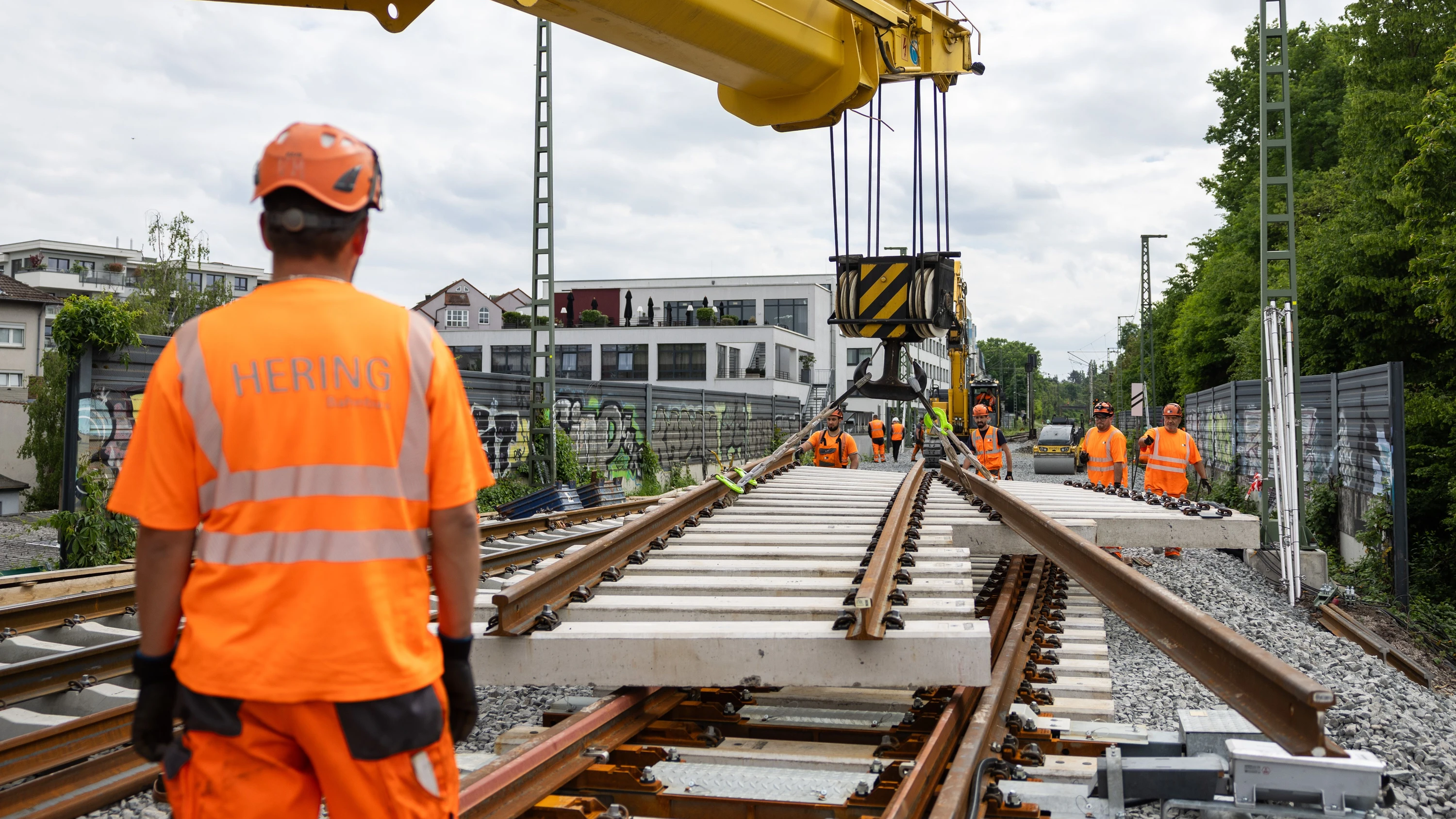 Bahnprojekt in Sachsenhausen: Weichen und Hilfsbrücken passen schon mal
