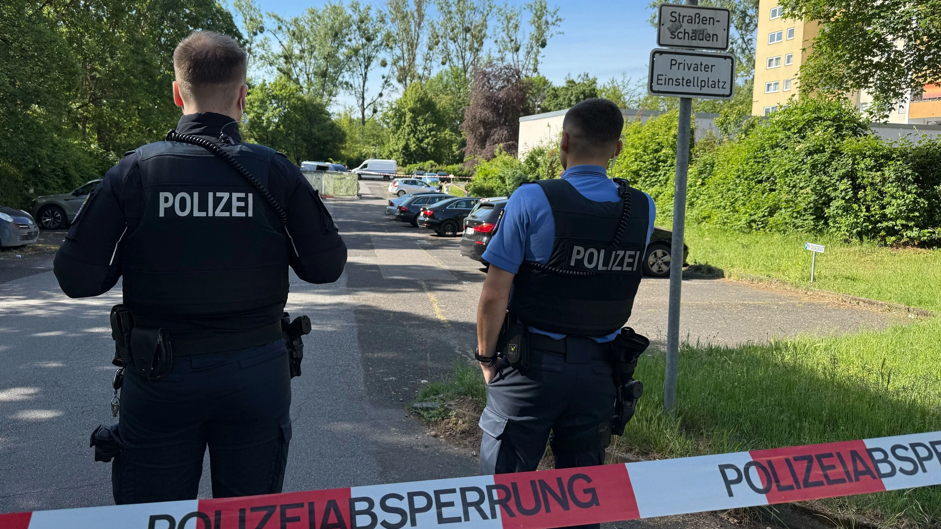 Blutiger Tatort: Leiche vor Wohnhaus in Hanau entdeckt