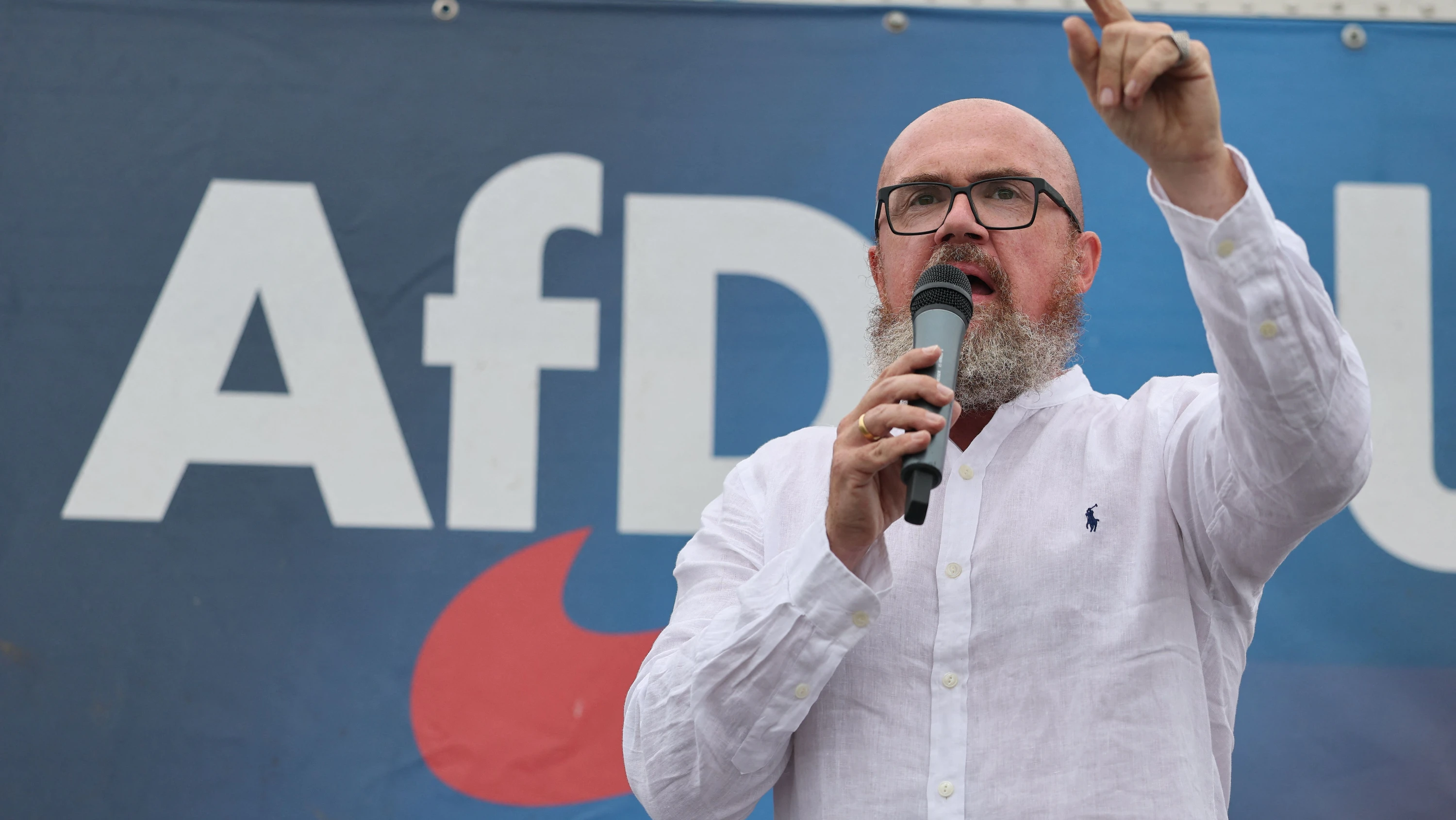 KREML-Souvenir bei der AfD: Trübe Tasse
