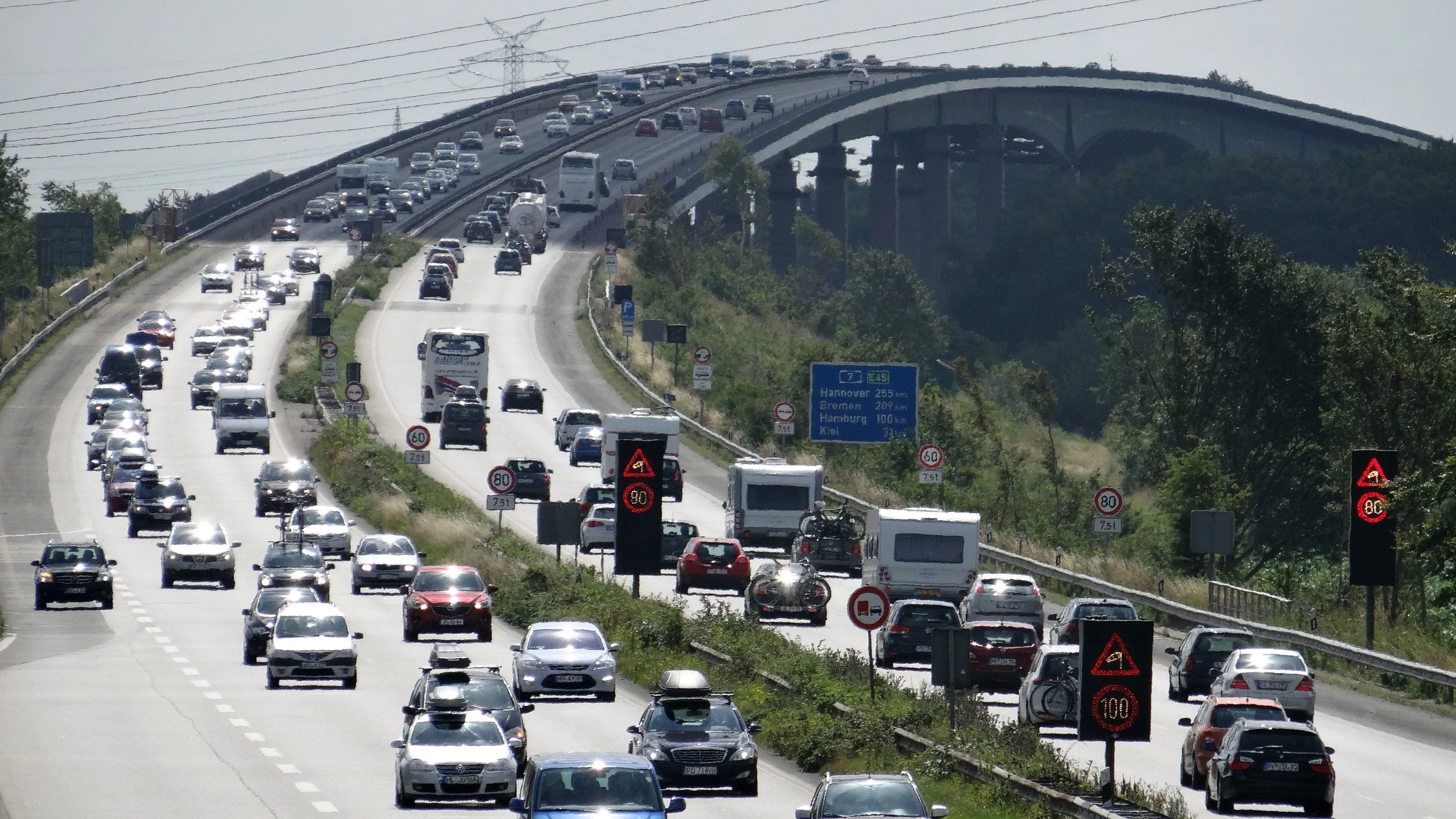 Debatte um Benzinpreis: Warum bleibt es bei der sinnlosen Raserei?