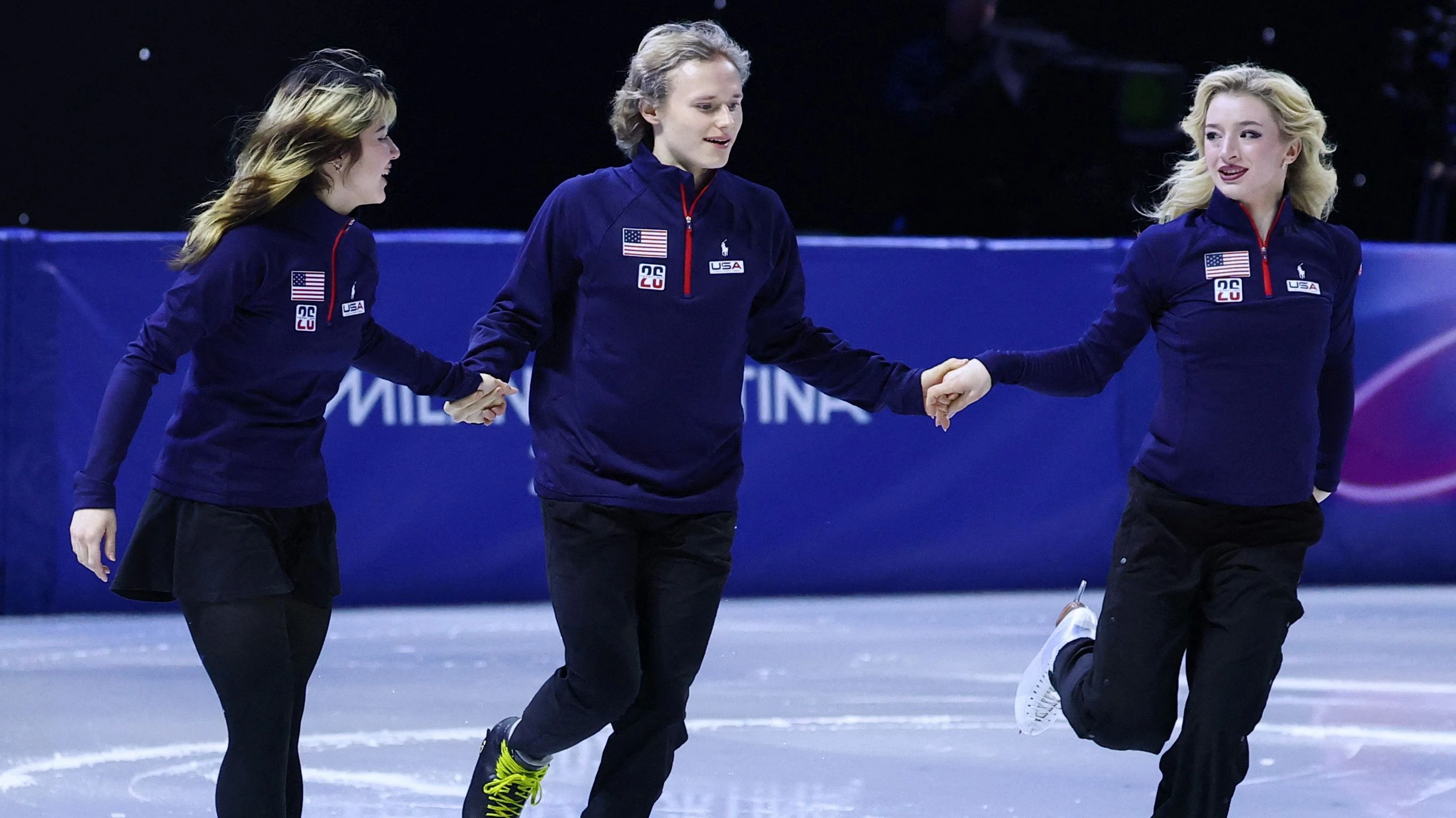 Liveblog Olympia 2026: Hand in Hand aufs Eis: Malinins emotionale Rückkehr Liveblog Olympia 2026: Hand in Hand aufs Eis: Malinins emotionale Rückkehr