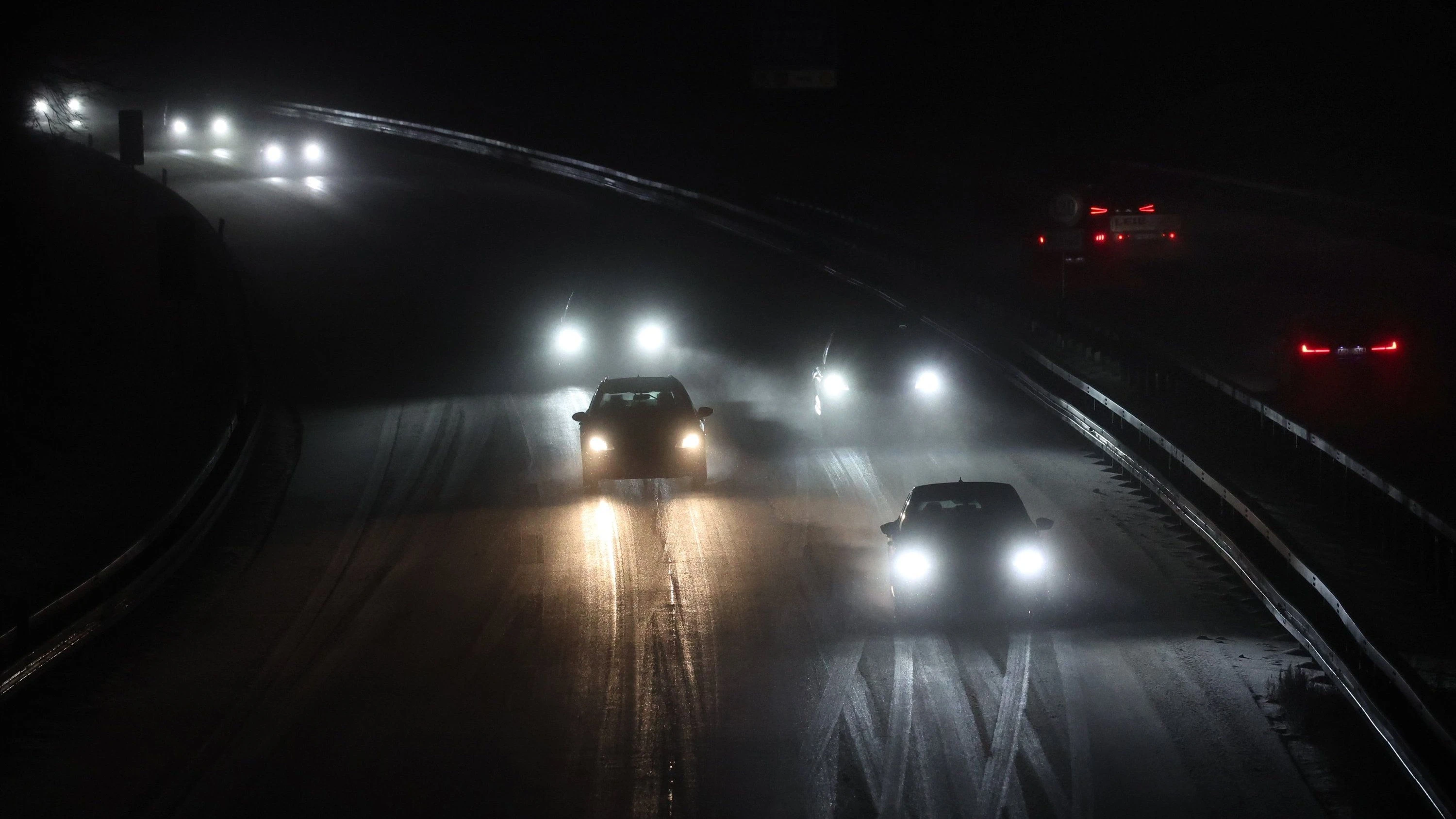 Liveblog zum Schneesturm: Sturmtief „Ellie“ bringt Glätte, Schnee und Eis