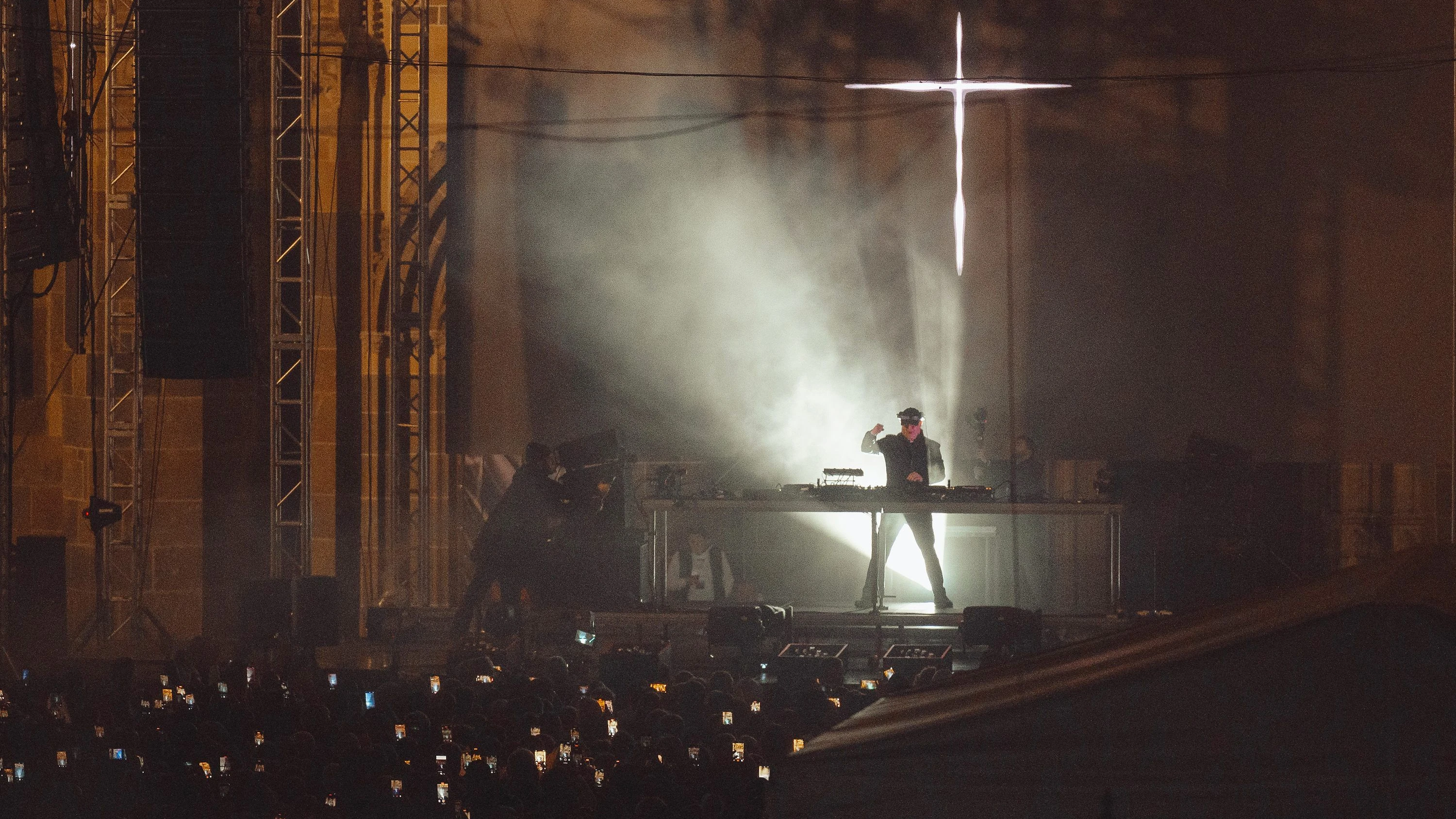 Padre Guilherme: Gestatten, „DJ des Papstes“