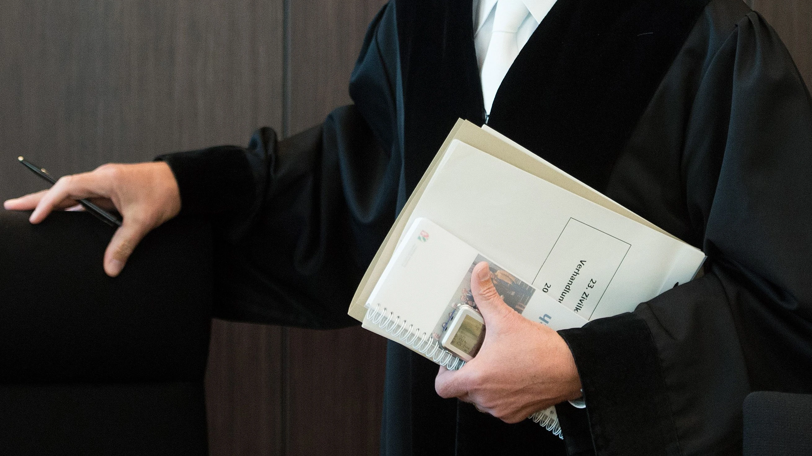 Vertrauenskrise: Weniger Instanzen, schnelleres Recht