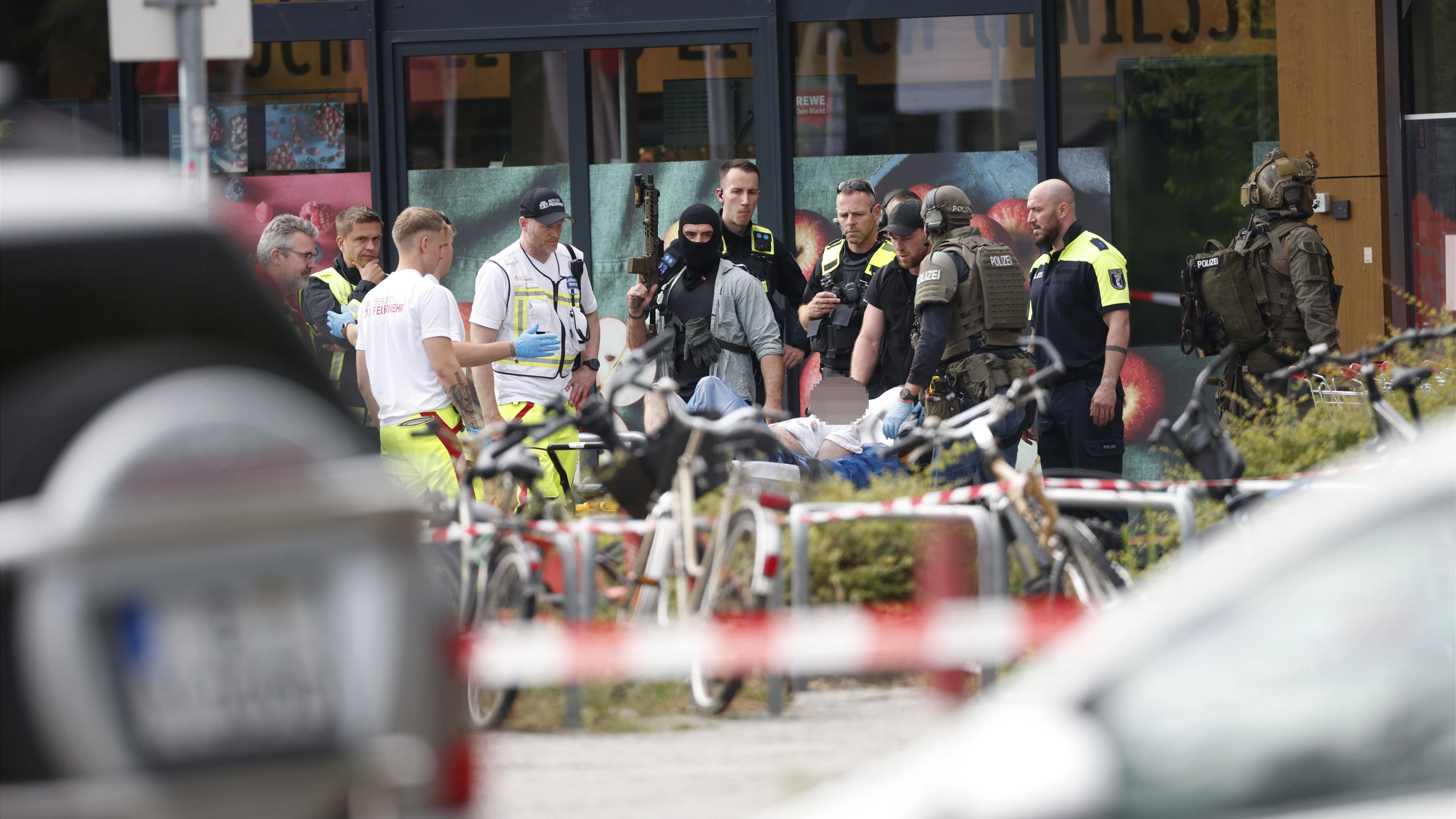 Der Einsatz von Polizei und Spezialkräften hatte sich fast zwölf Stunden hingezogen. - dpa