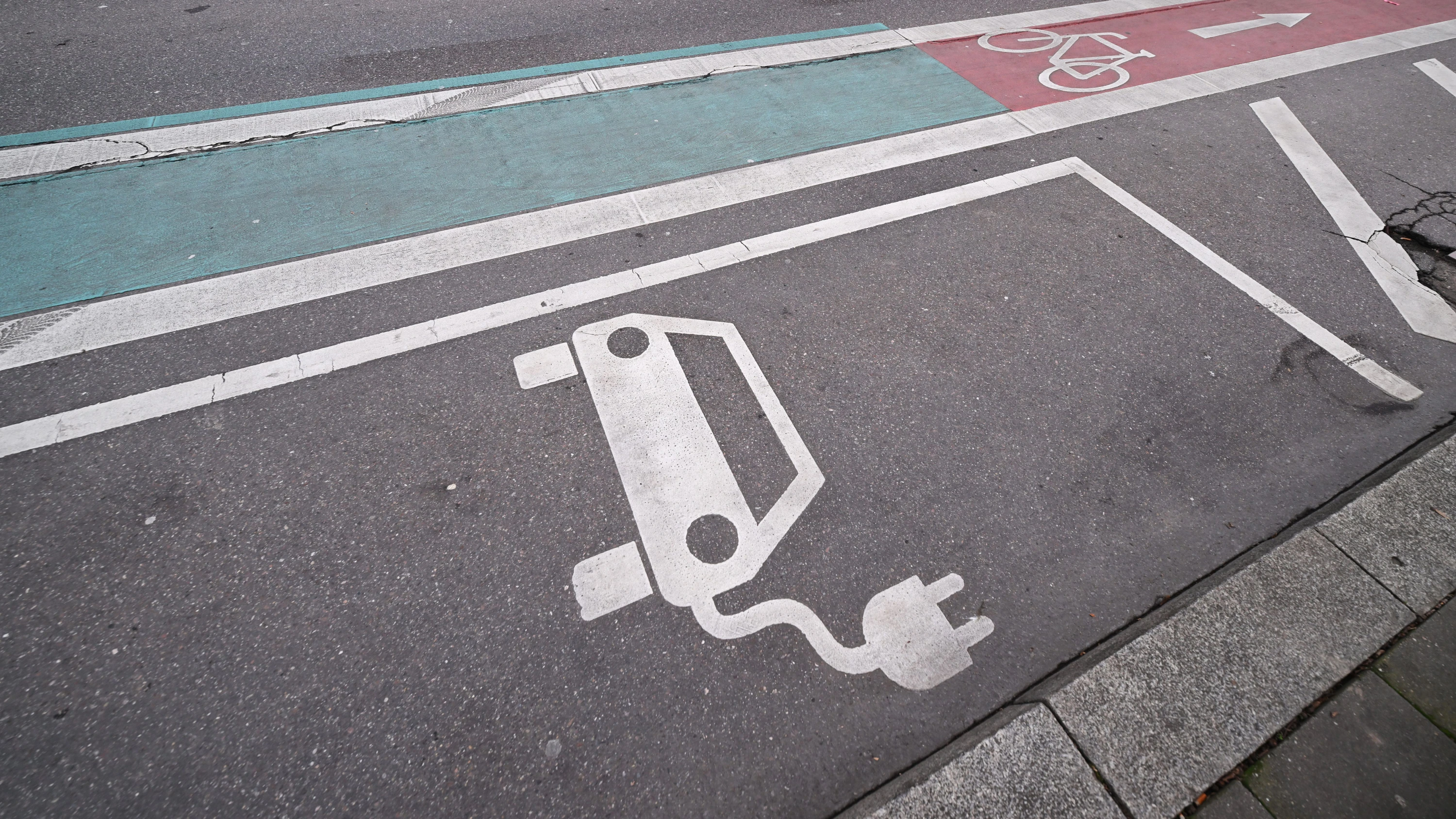 EU-weite Auswertung: E-Autos im Betrieb laut Studie günstiger als Benziner