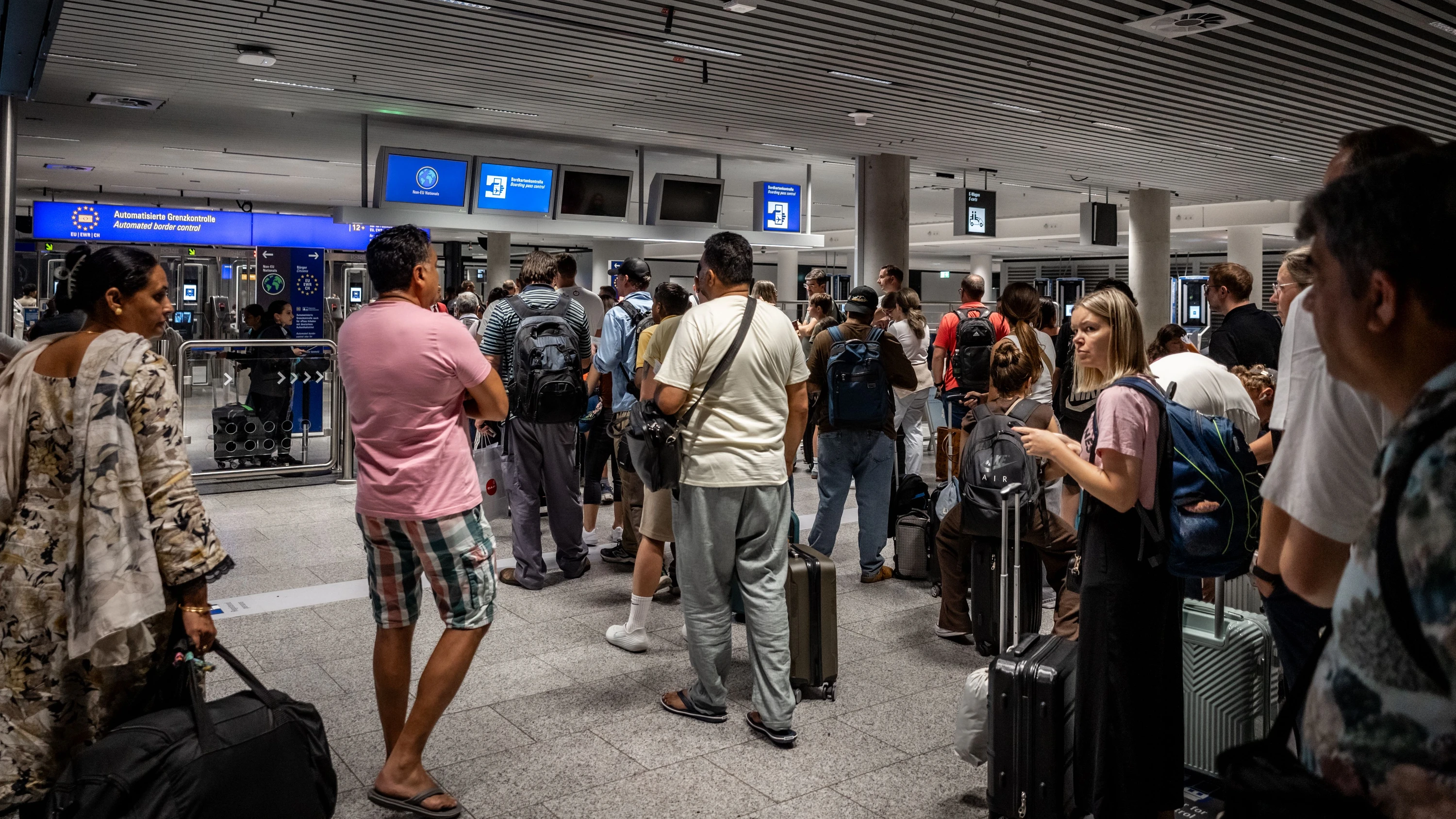 Flughafen Frankfurt: Störung bei Ein- und Ausreise führt zu Wartezeiten